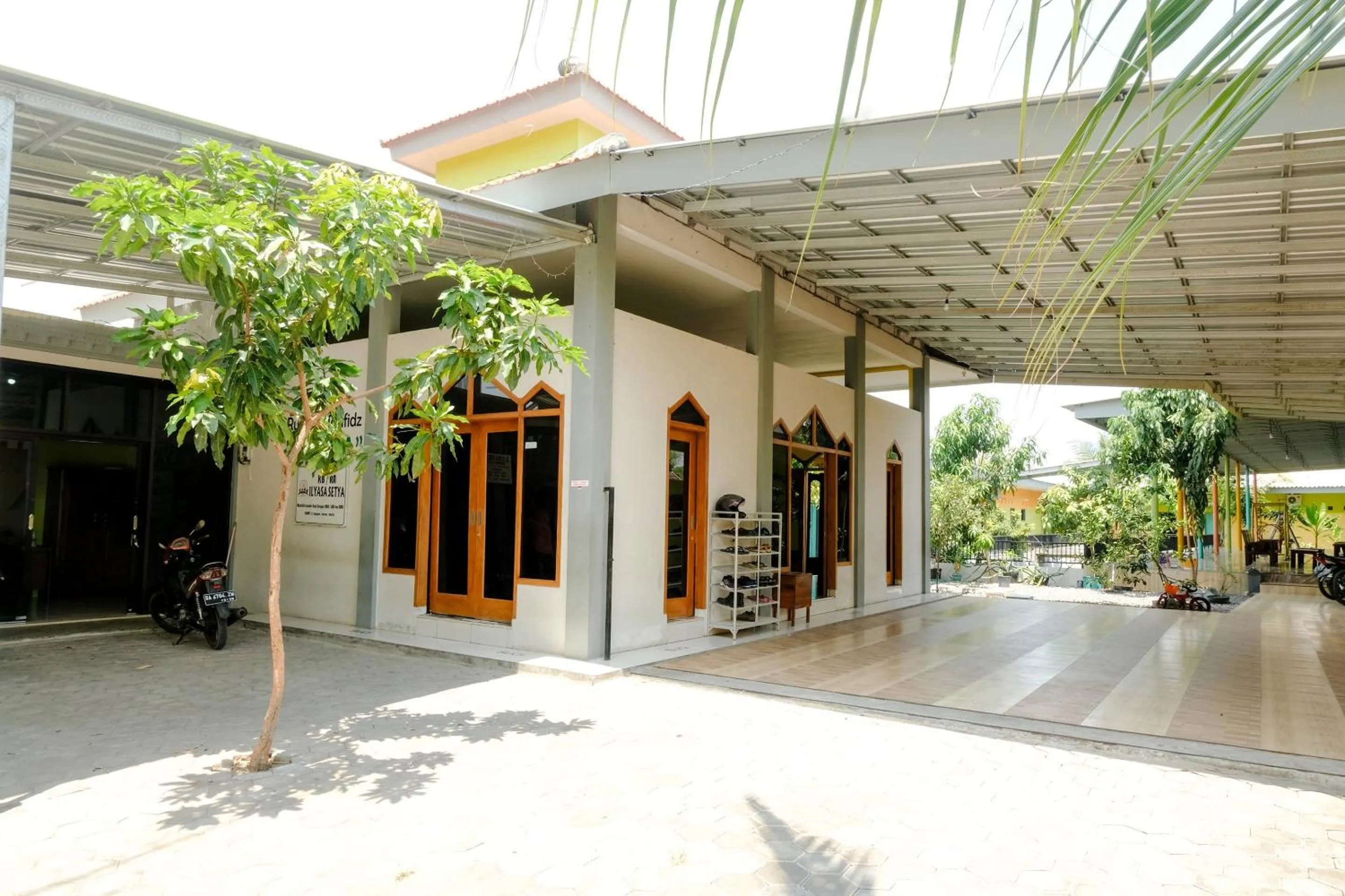 Facade/entrance in Hotel O Ilyasa Family