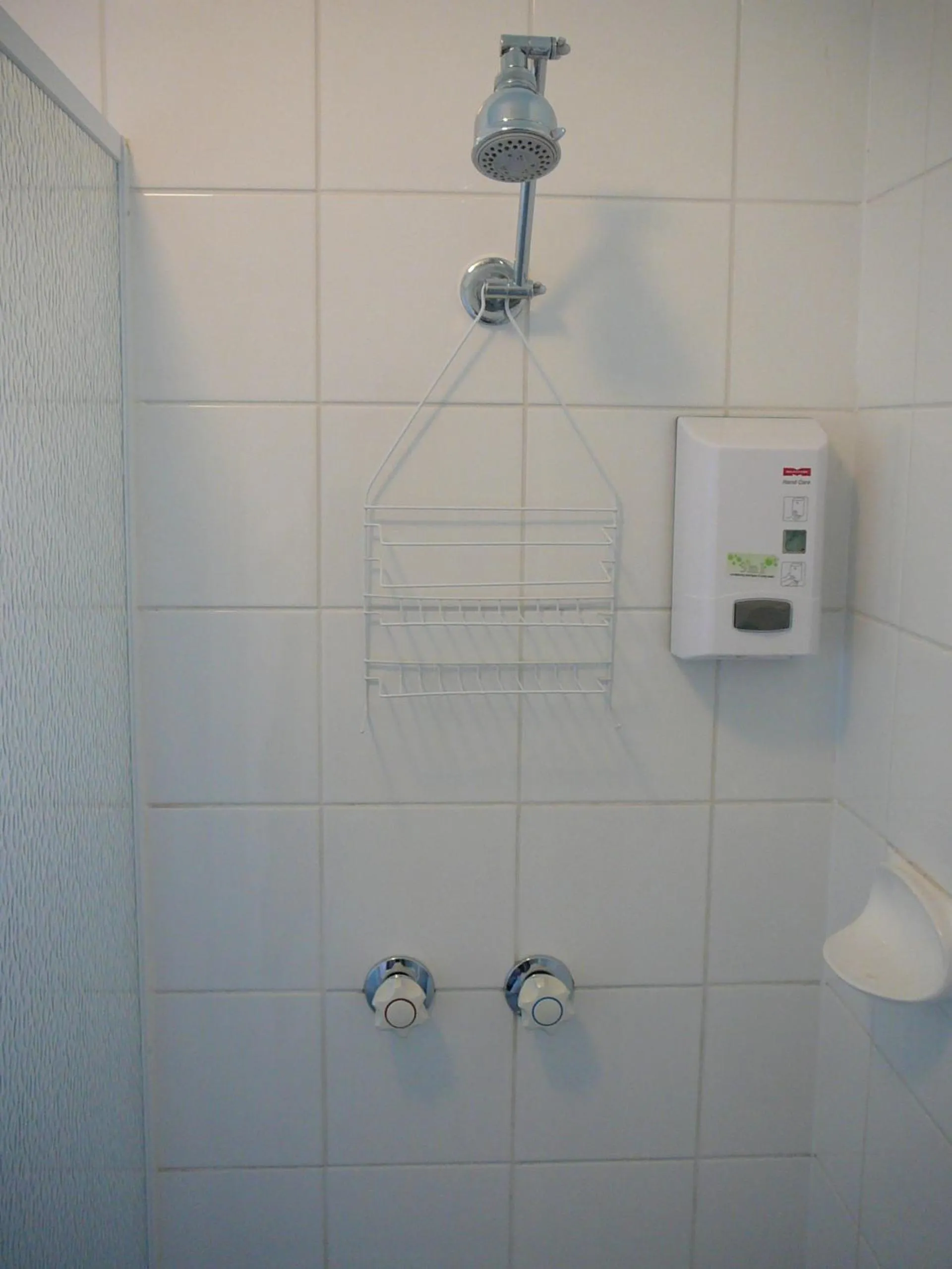 Shower in Oval Motel - Murray Bridge