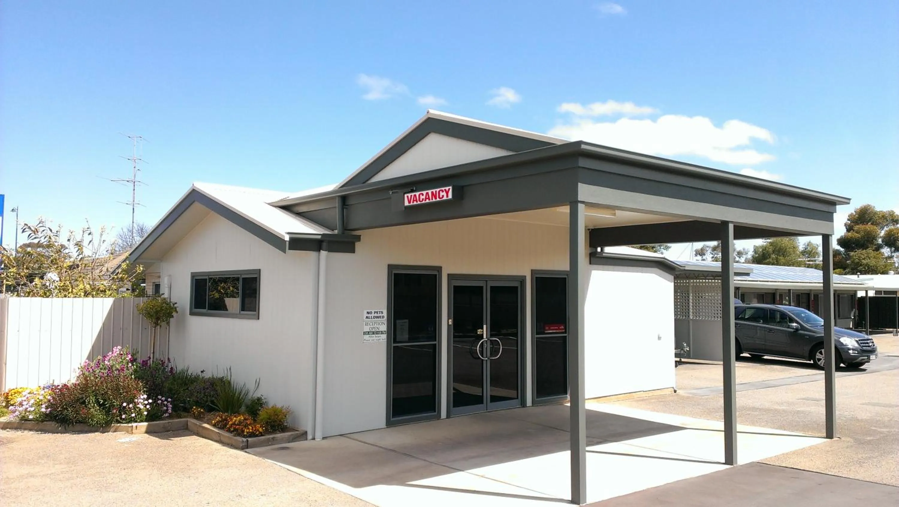Property building in Oval Motel - Murray Bridge