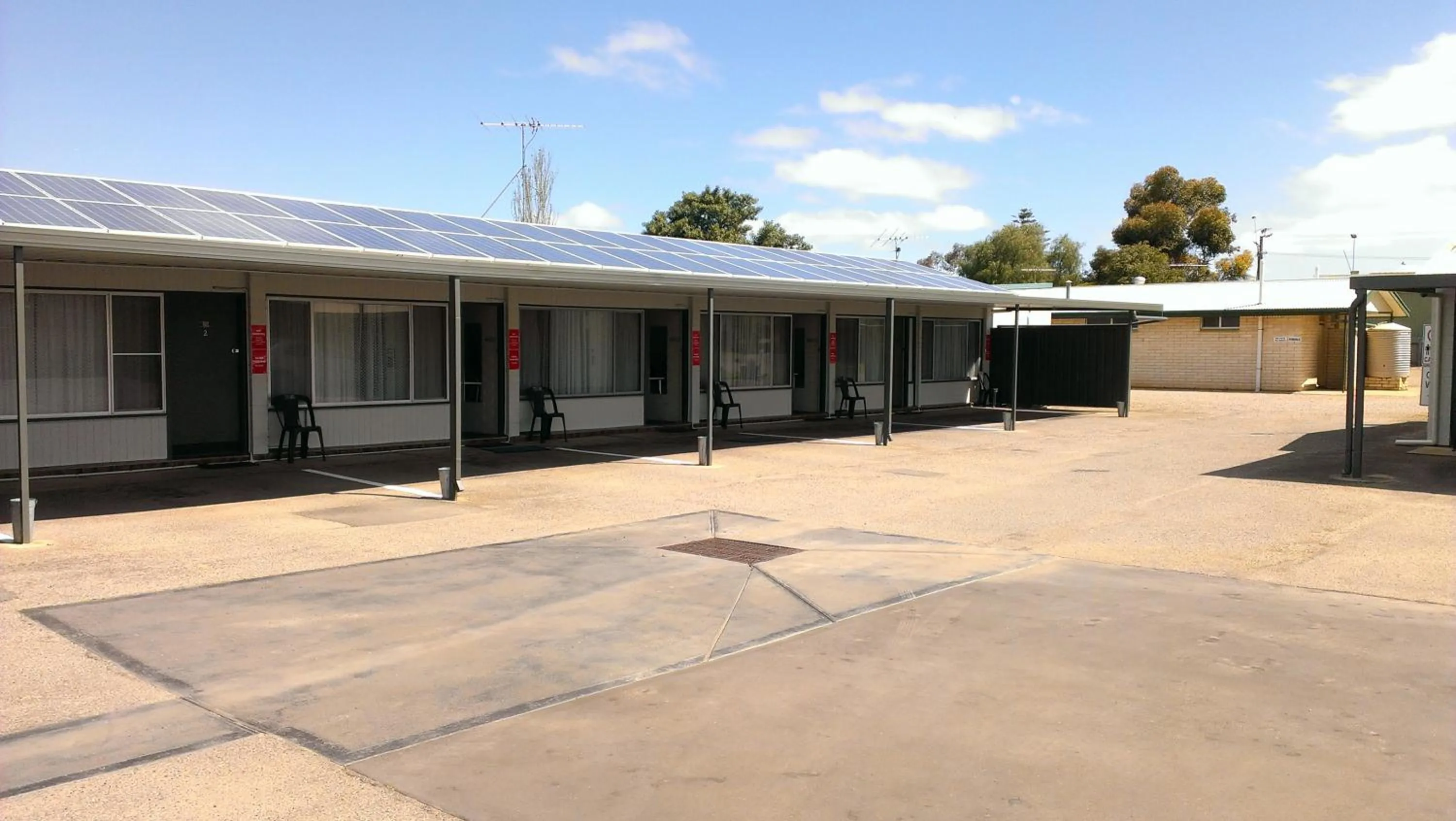 Property building in Oval Motel - Murray Bridge