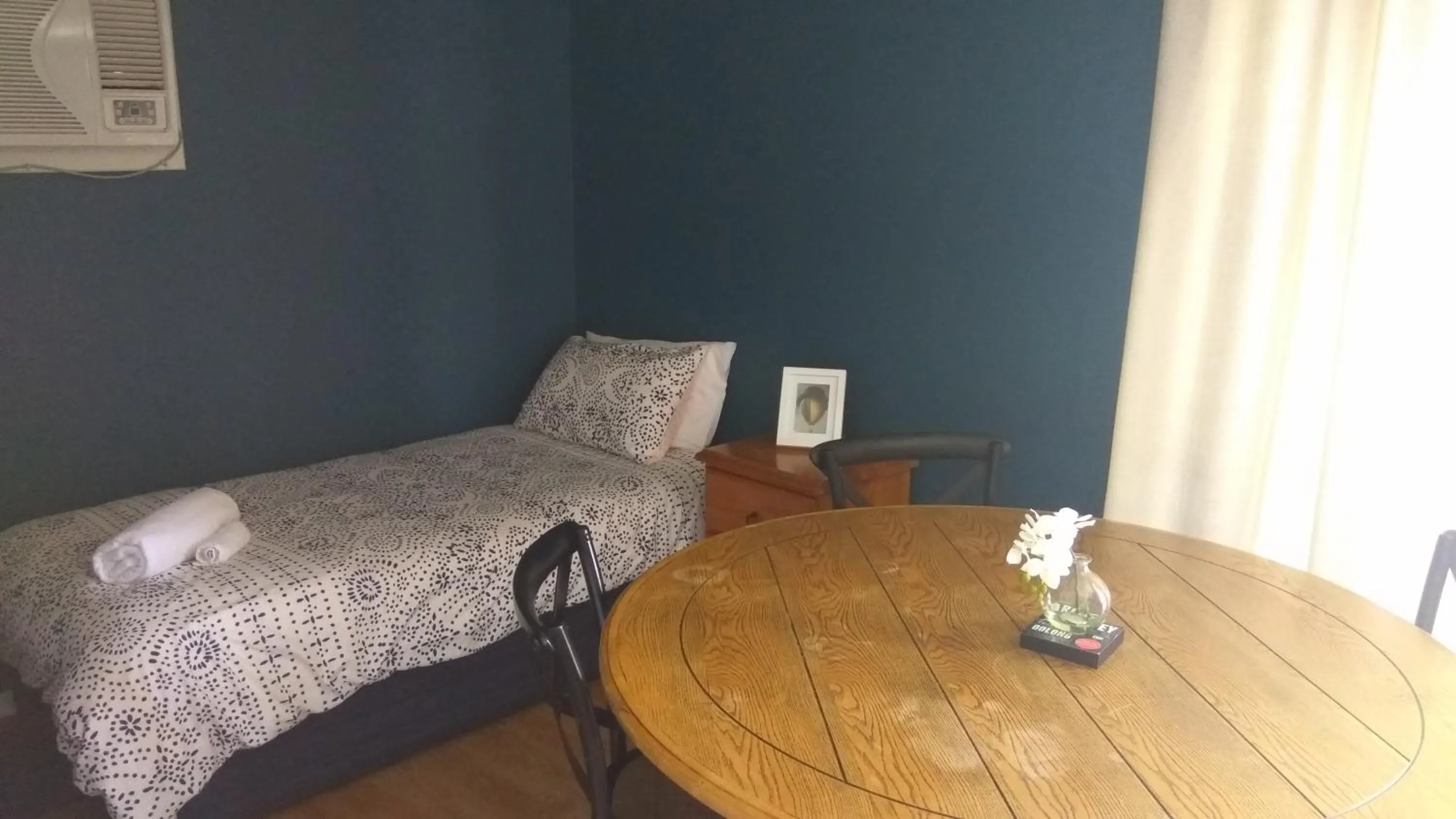 Bed in Oval Motel - Murray Bridge