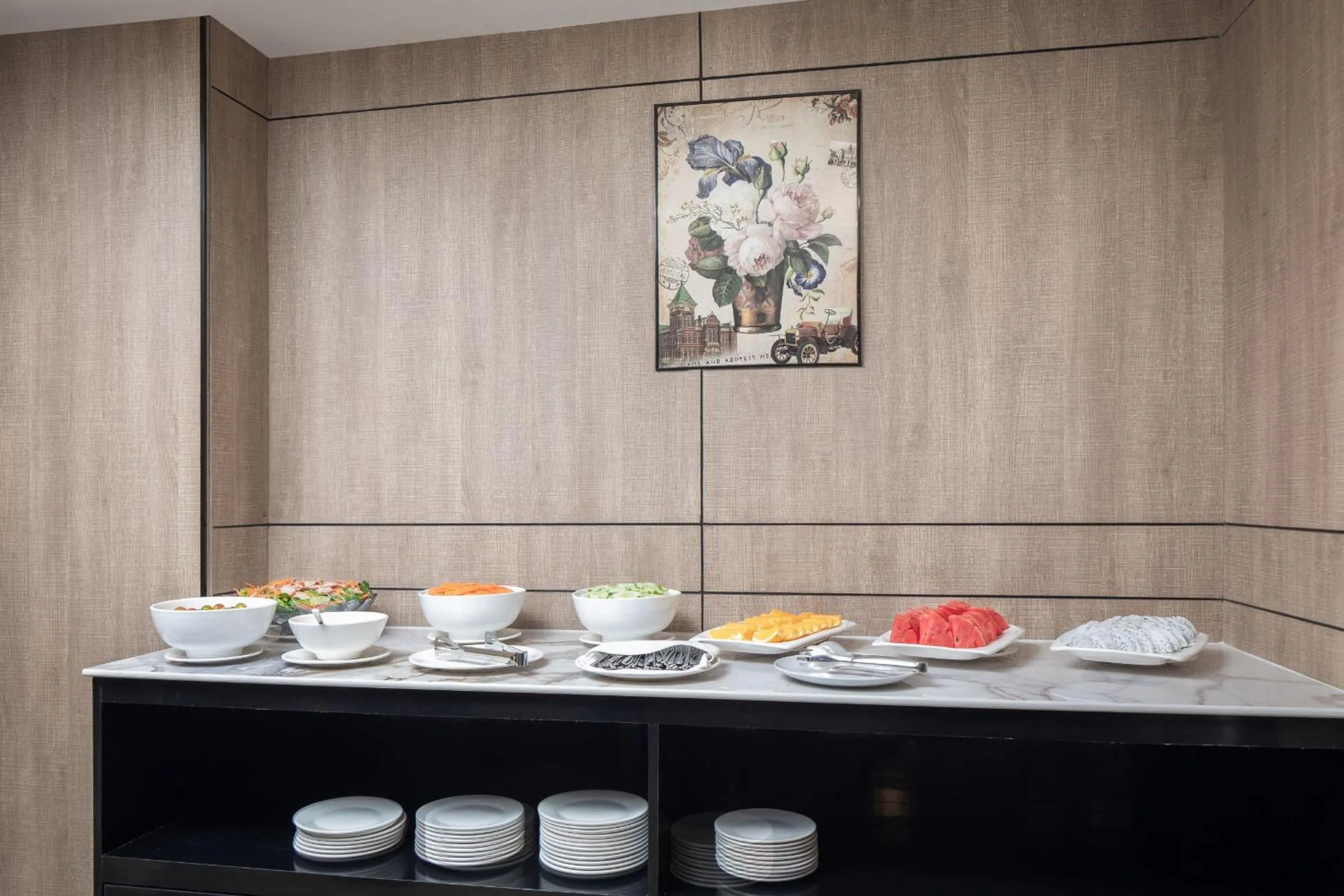 Food and drinks in Joli Hotel