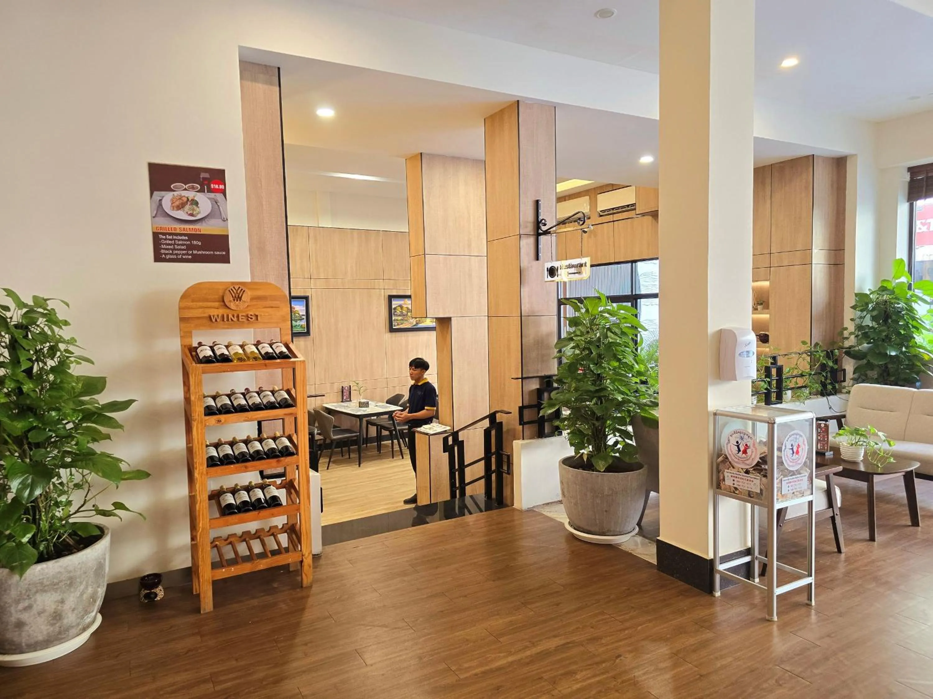 Restaurant/places to eat in Joli Hotel