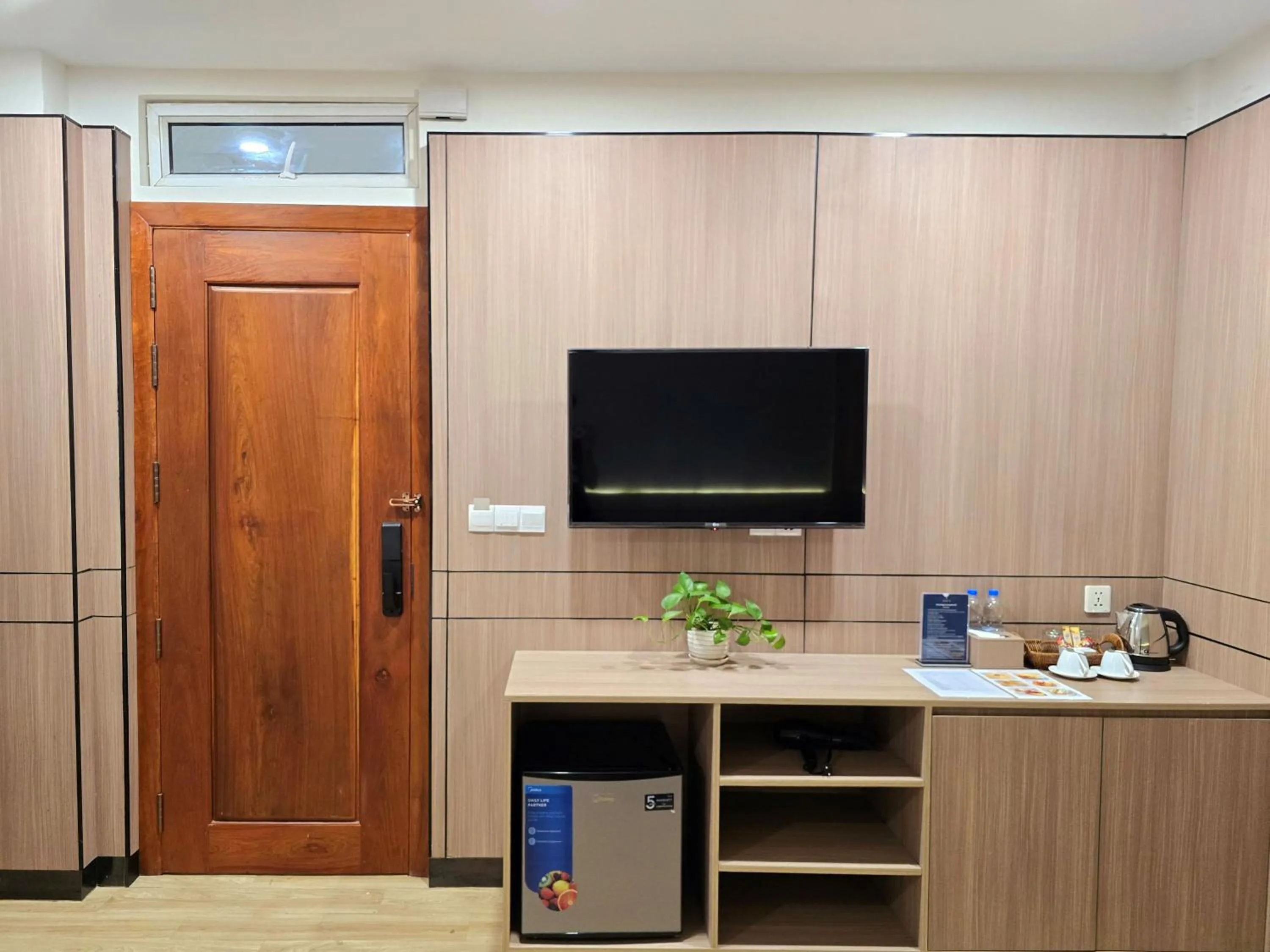 TV and multimedia in Joli Hotel