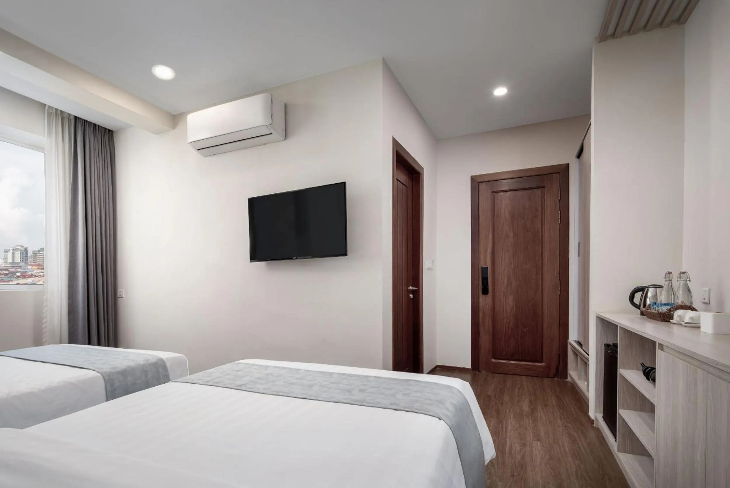 Bedroom, Bed in Joli Hotel