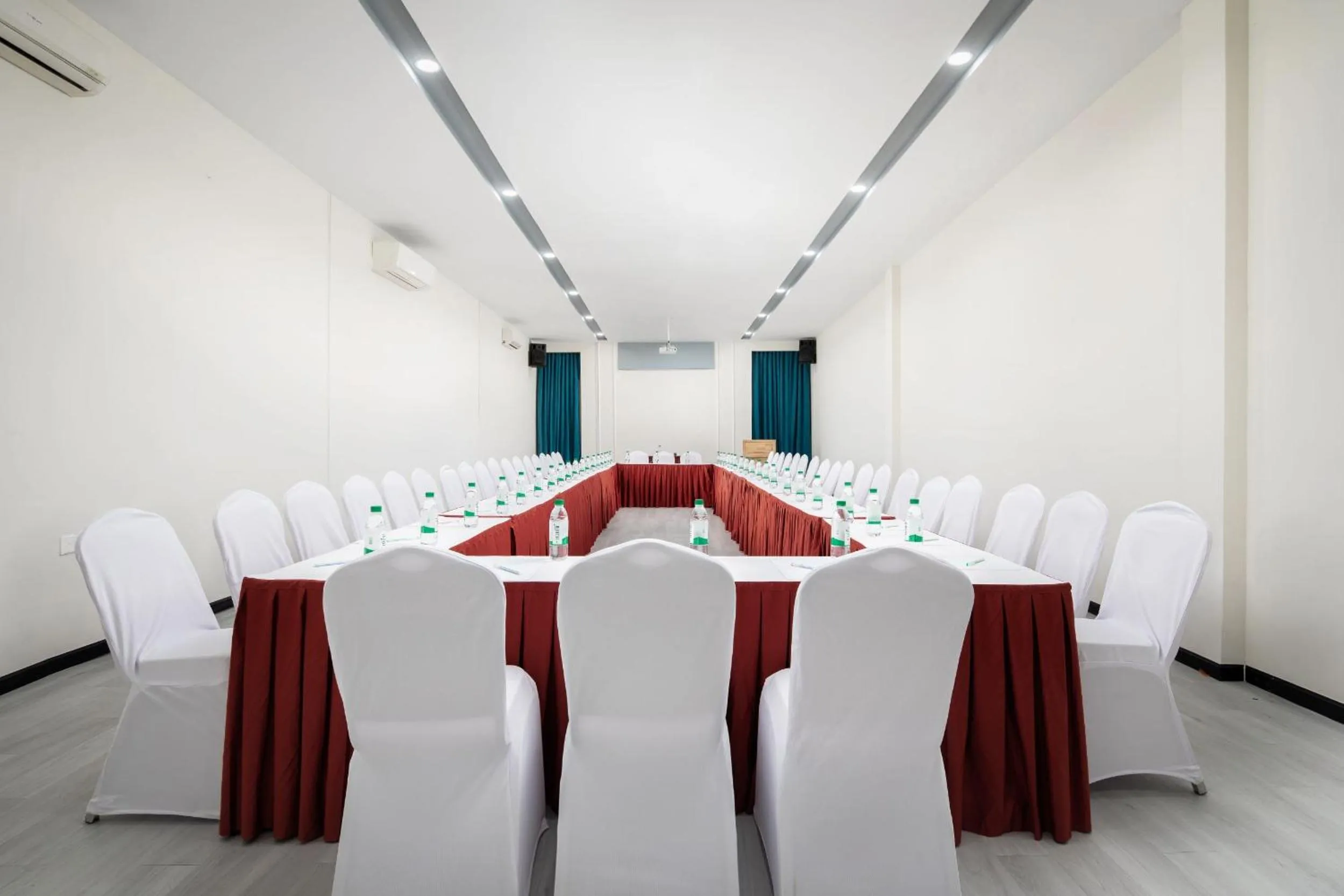 Meeting/conference room in Joli Hotel