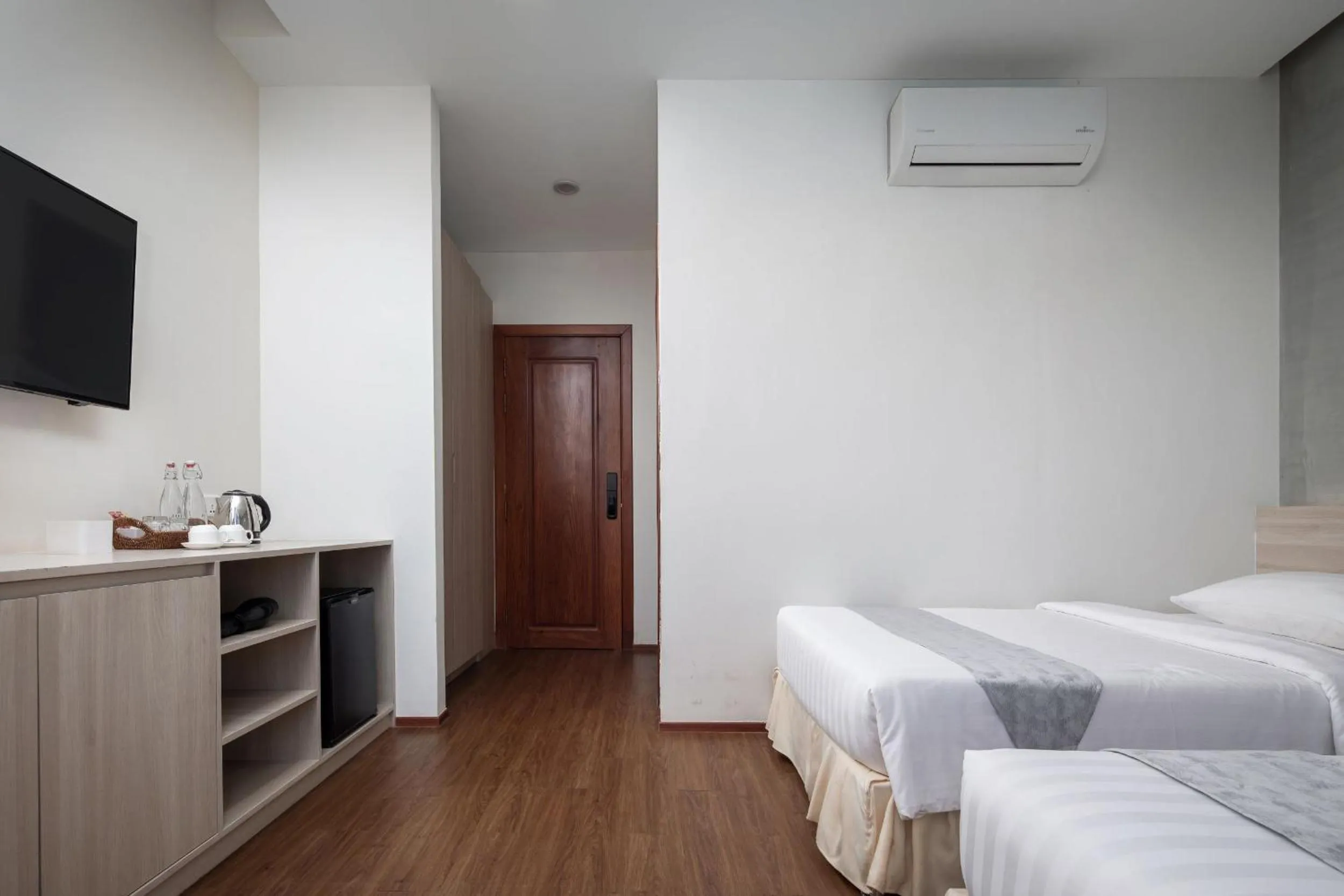 Photo of the whole room, Bed in Joli Hotel