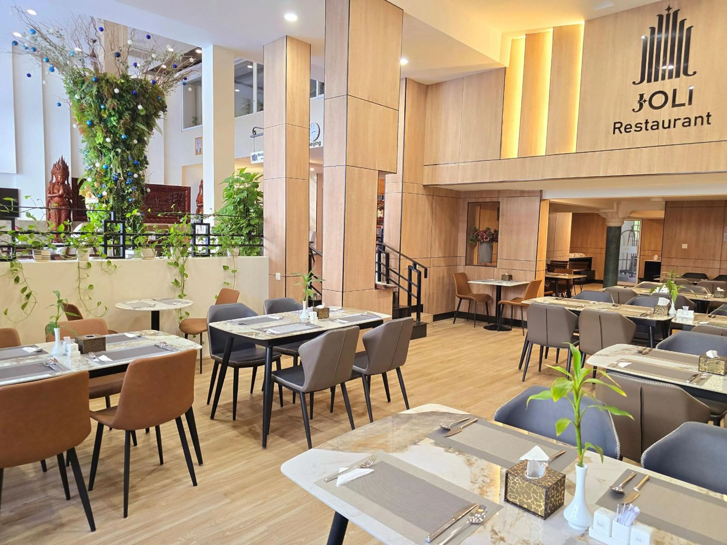 Restaurant/places to eat in Joli Hotel