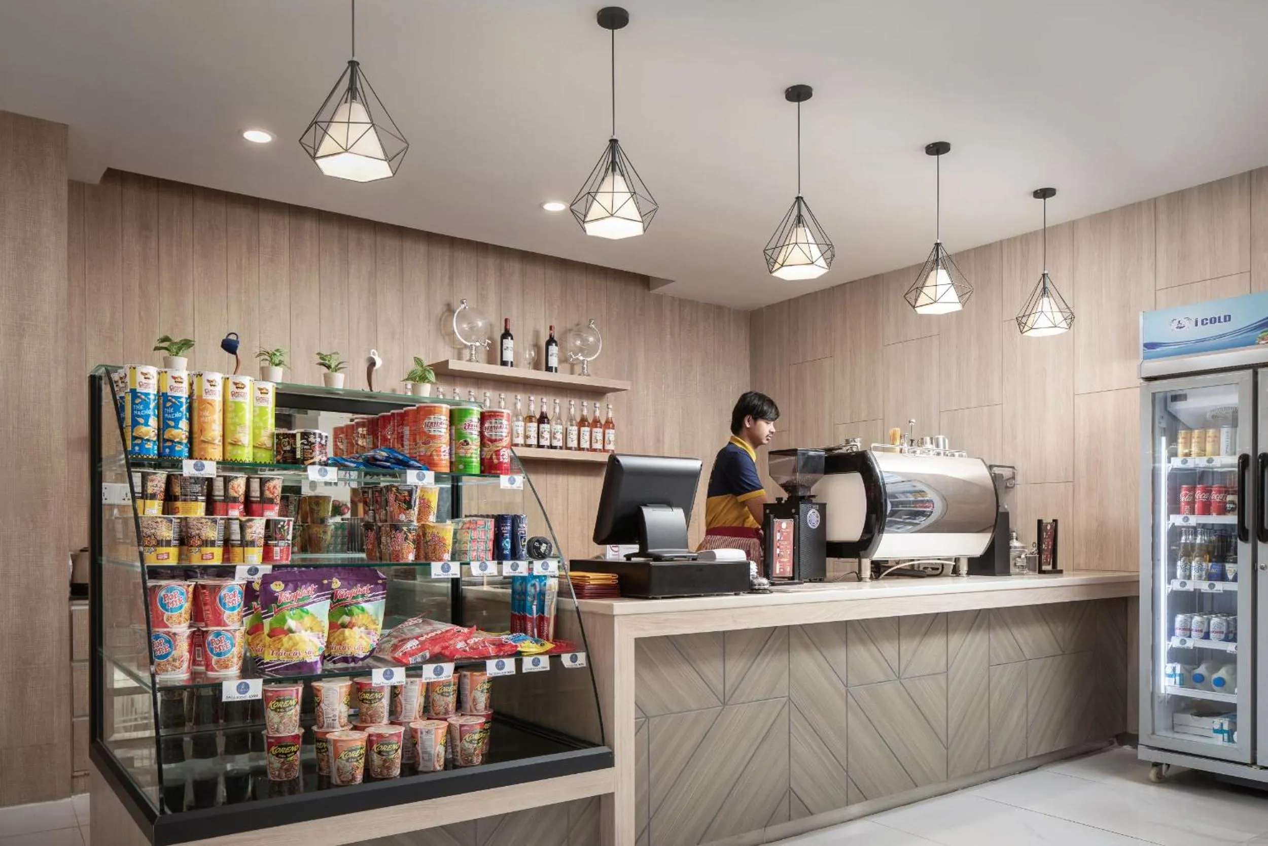 Food and drinks in Joli Hotel