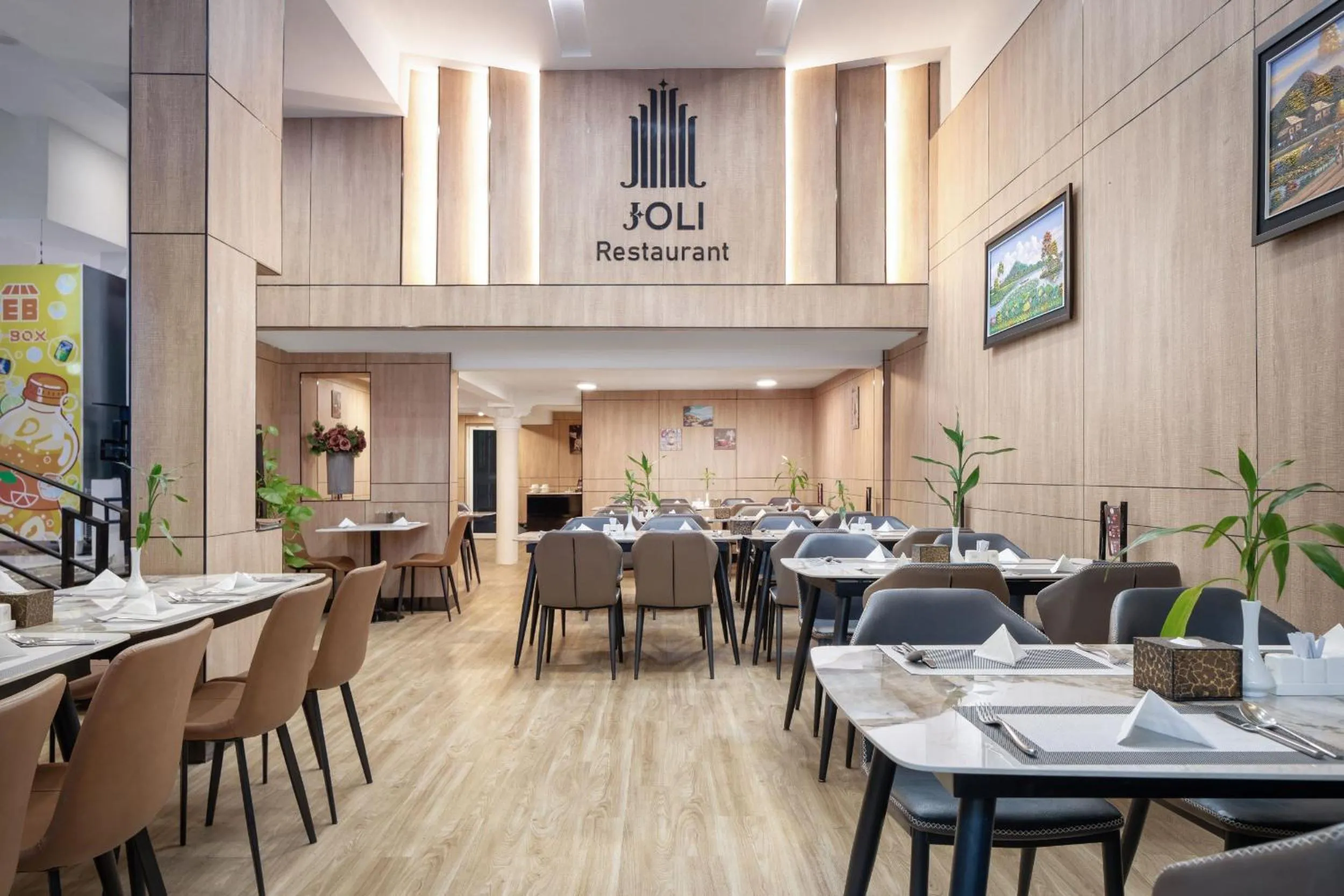 Restaurant/places to eat in Joli Hotel