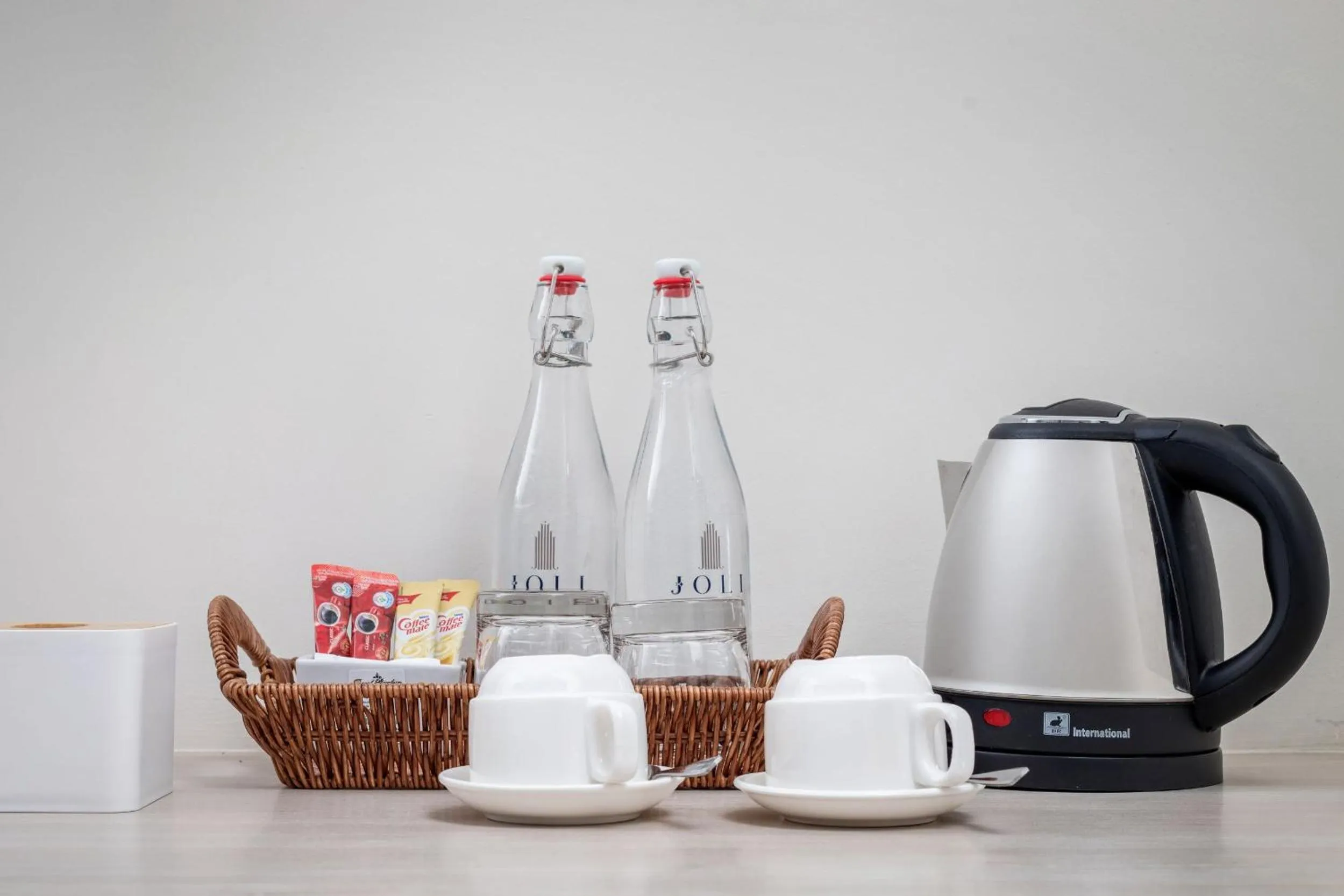 Coffee/tea facilities in Joli Hotel