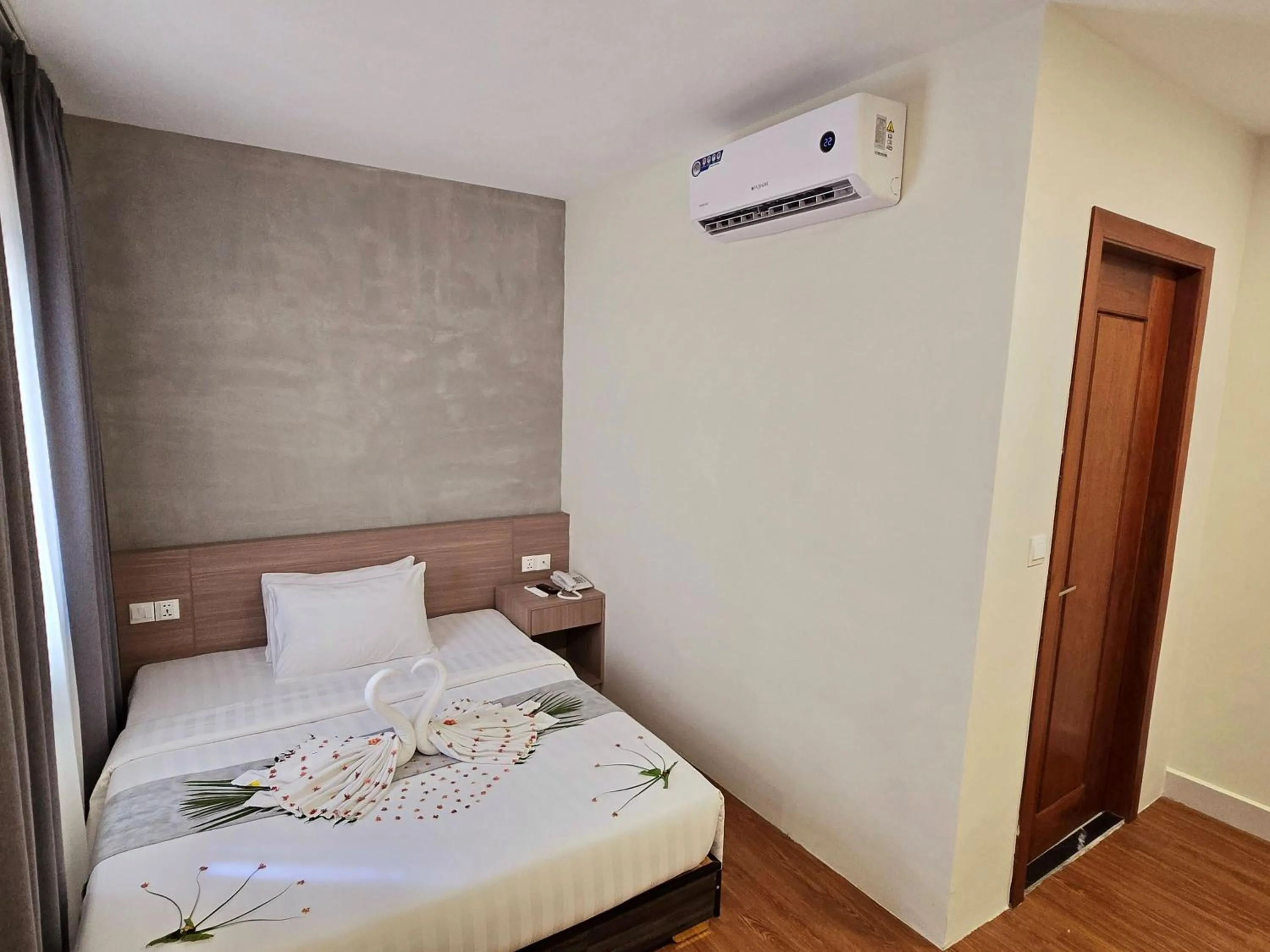 Bedroom, Bed in Joli Hotel