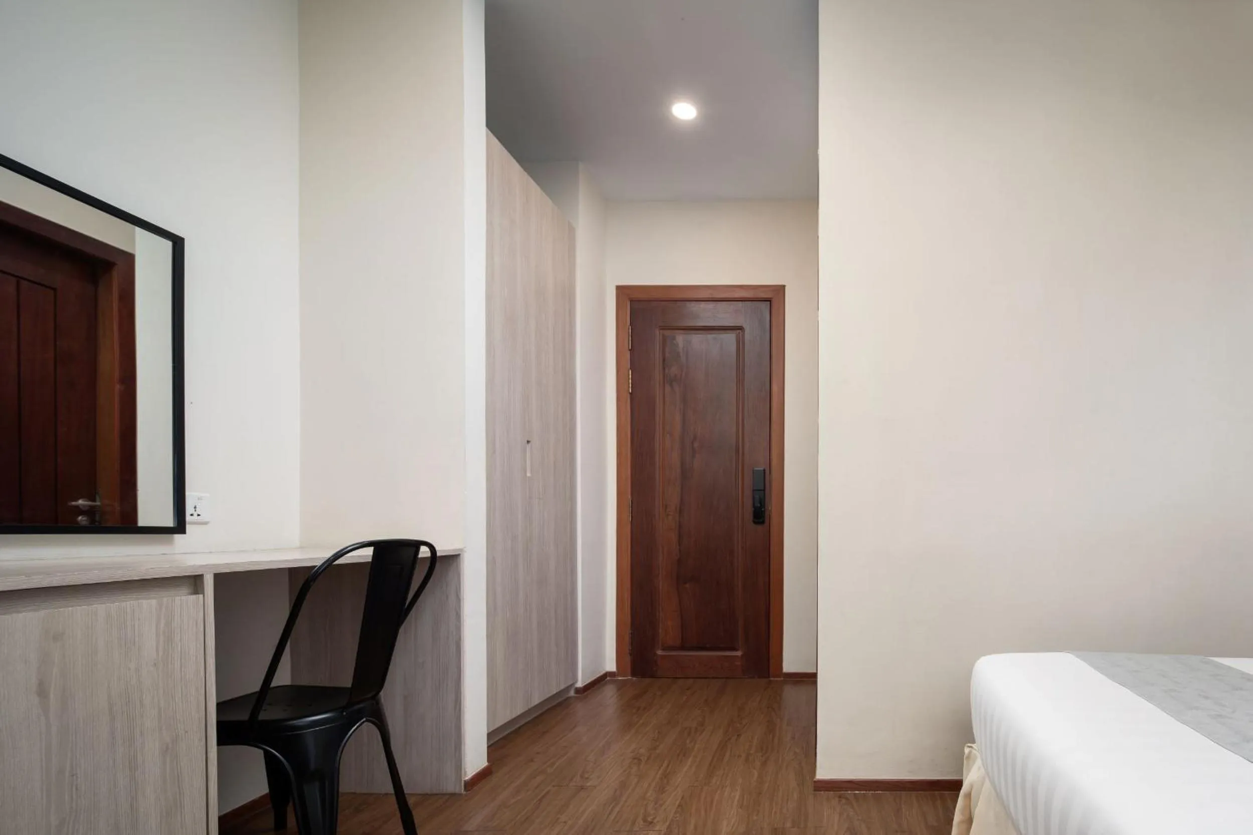 Bedroom, Bed in Joli Hotel