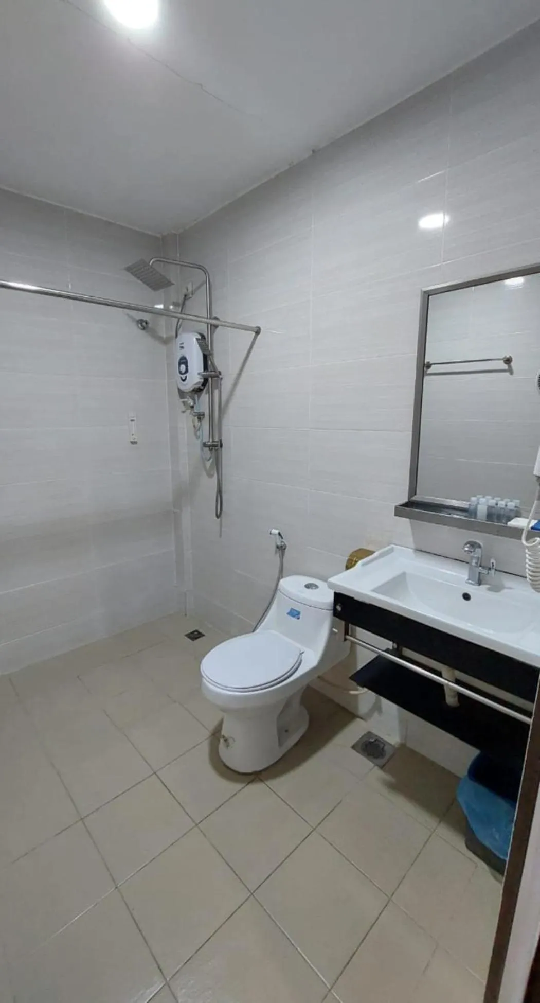 Bathroom in Angsoka Hotel