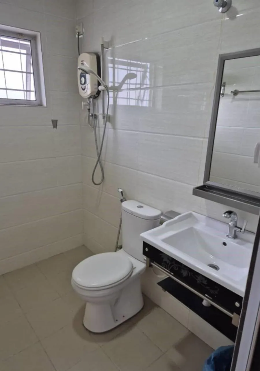 Bathroom in Angsoka Hotel