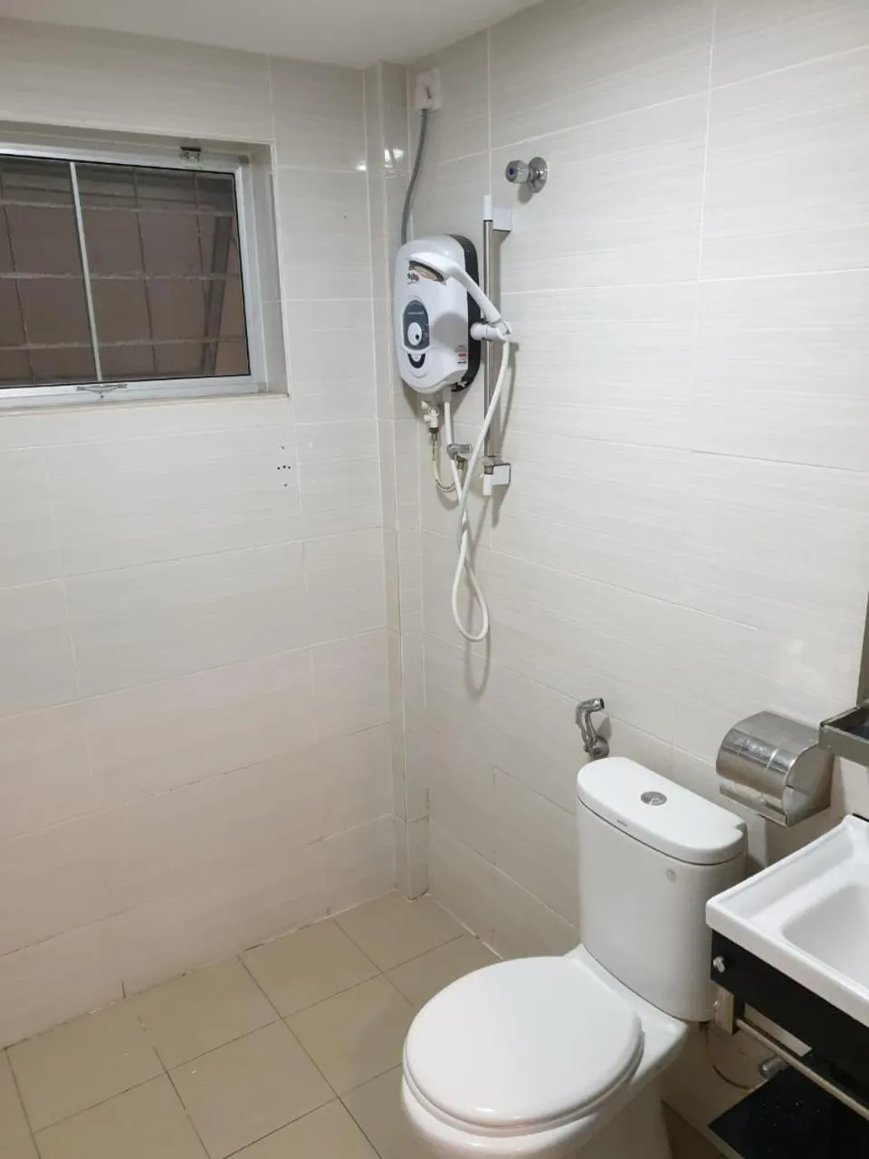 Bathroom in Angsoka Hotel