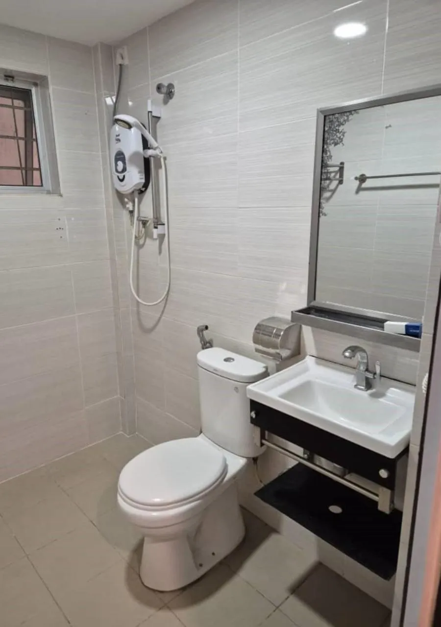 Bathroom in Angsoka Hotel