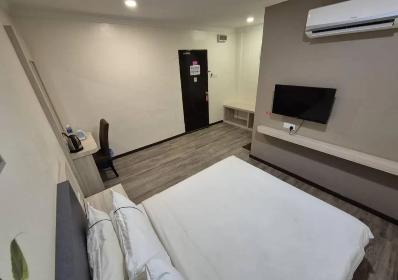 Photo of the whole room, Bed in Angsoka Hotel