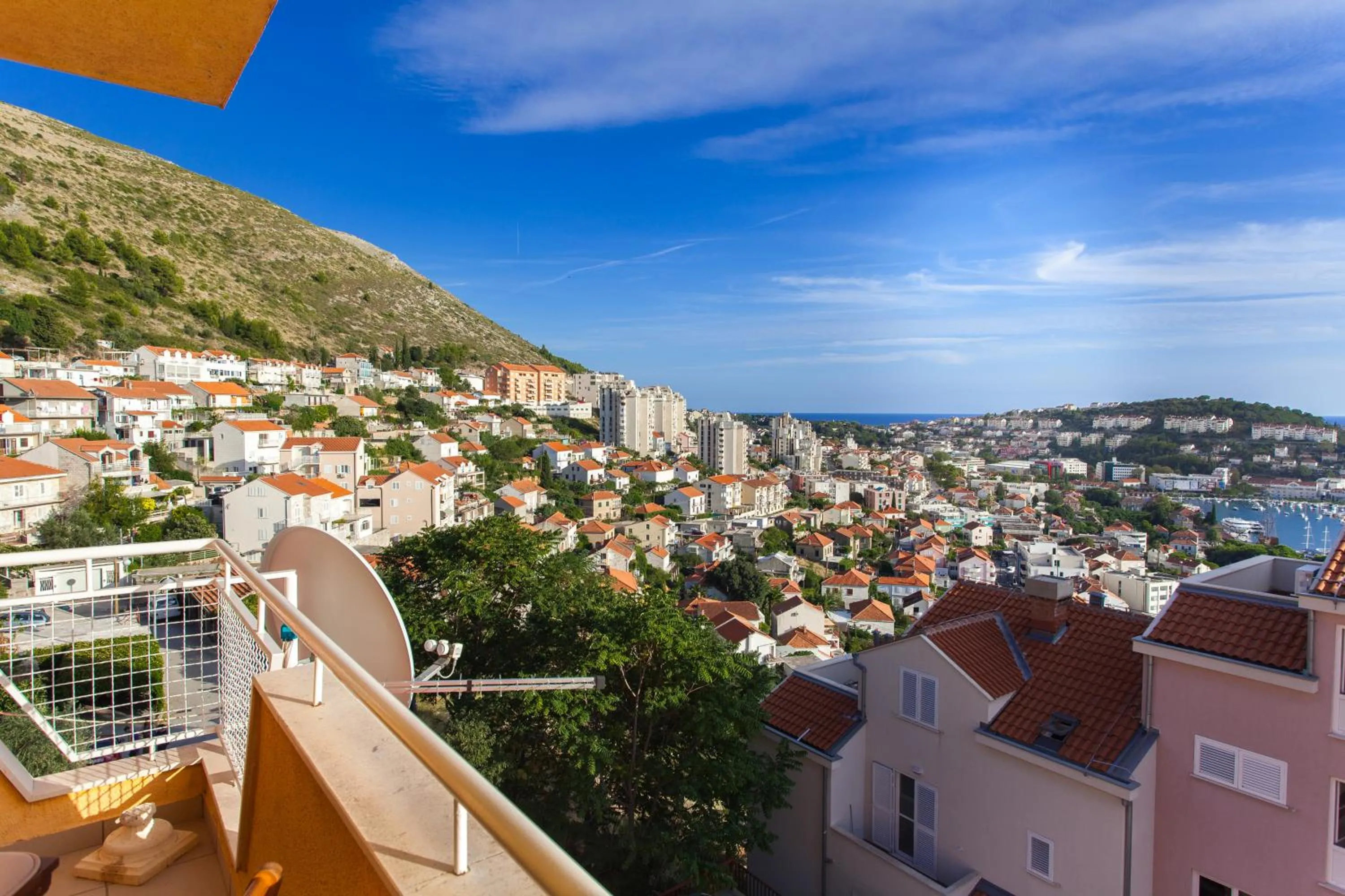 Two Bedroom Apartment with Sea View & Balcony