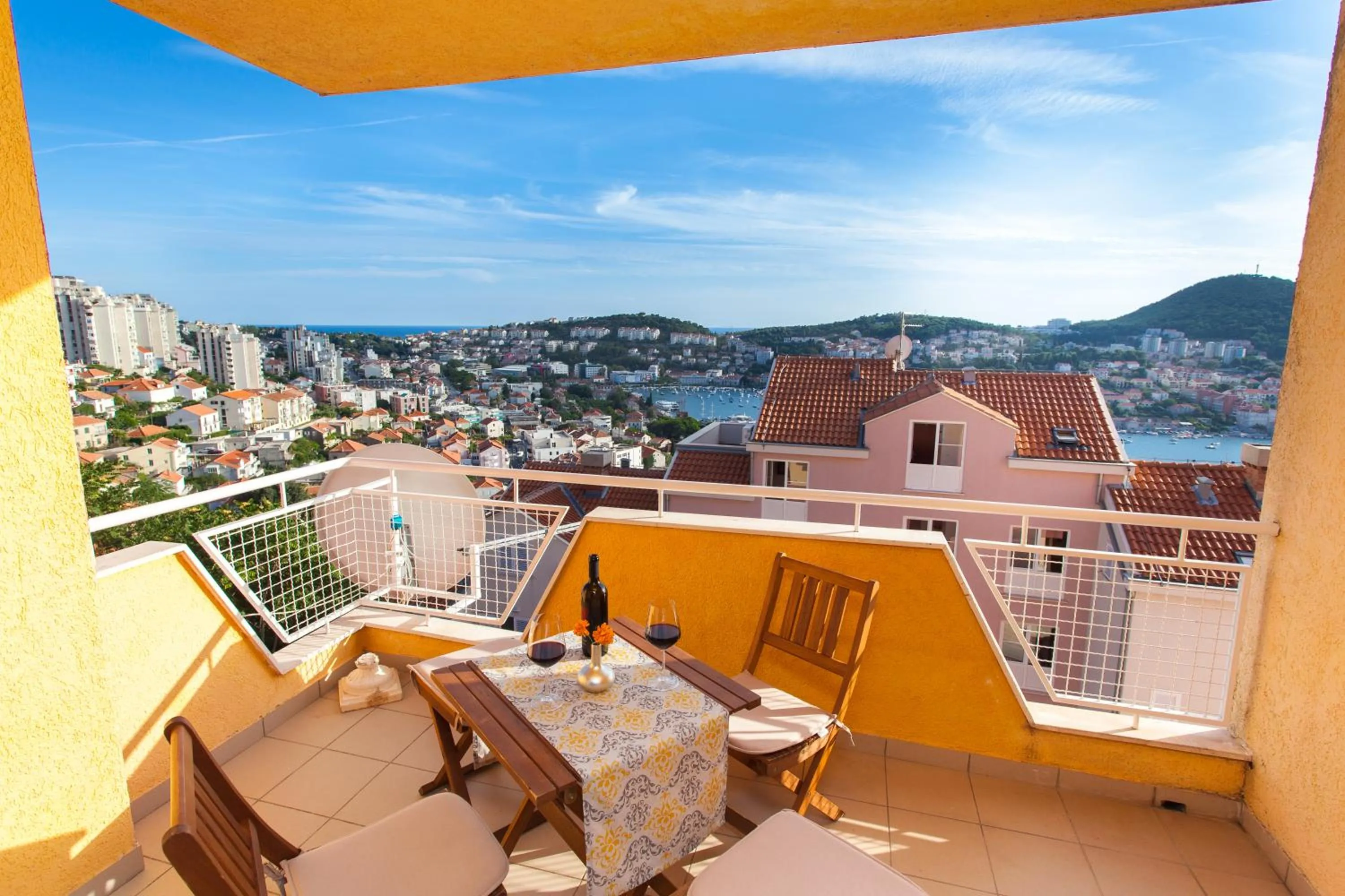 Two Bedroom Apartment with Sea View & Balcony