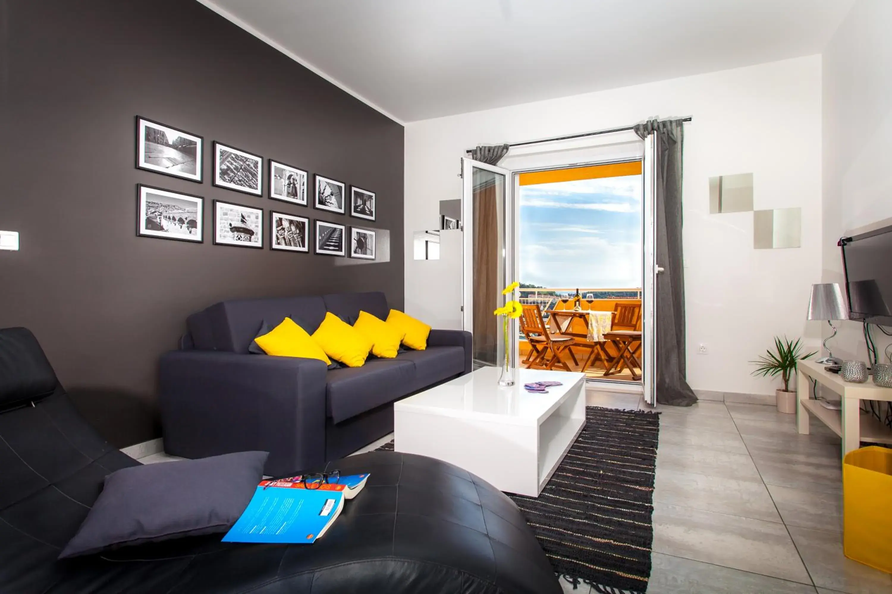 Two Bedroom Apartment with Sea View & Balcony Two Bedroom Apartment with Sea View & Balcony