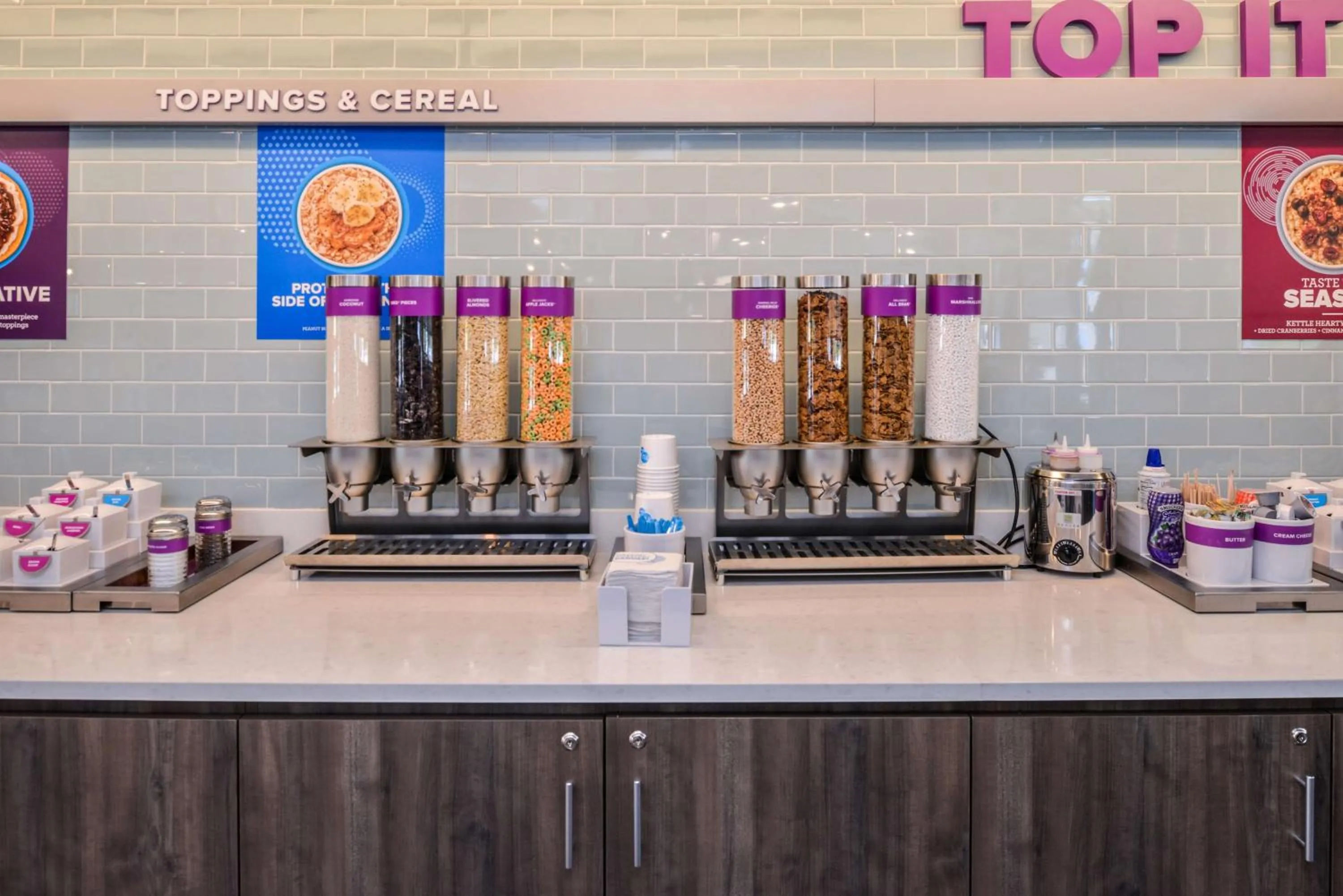 Dining area in Tru By Hilton Little Rock West