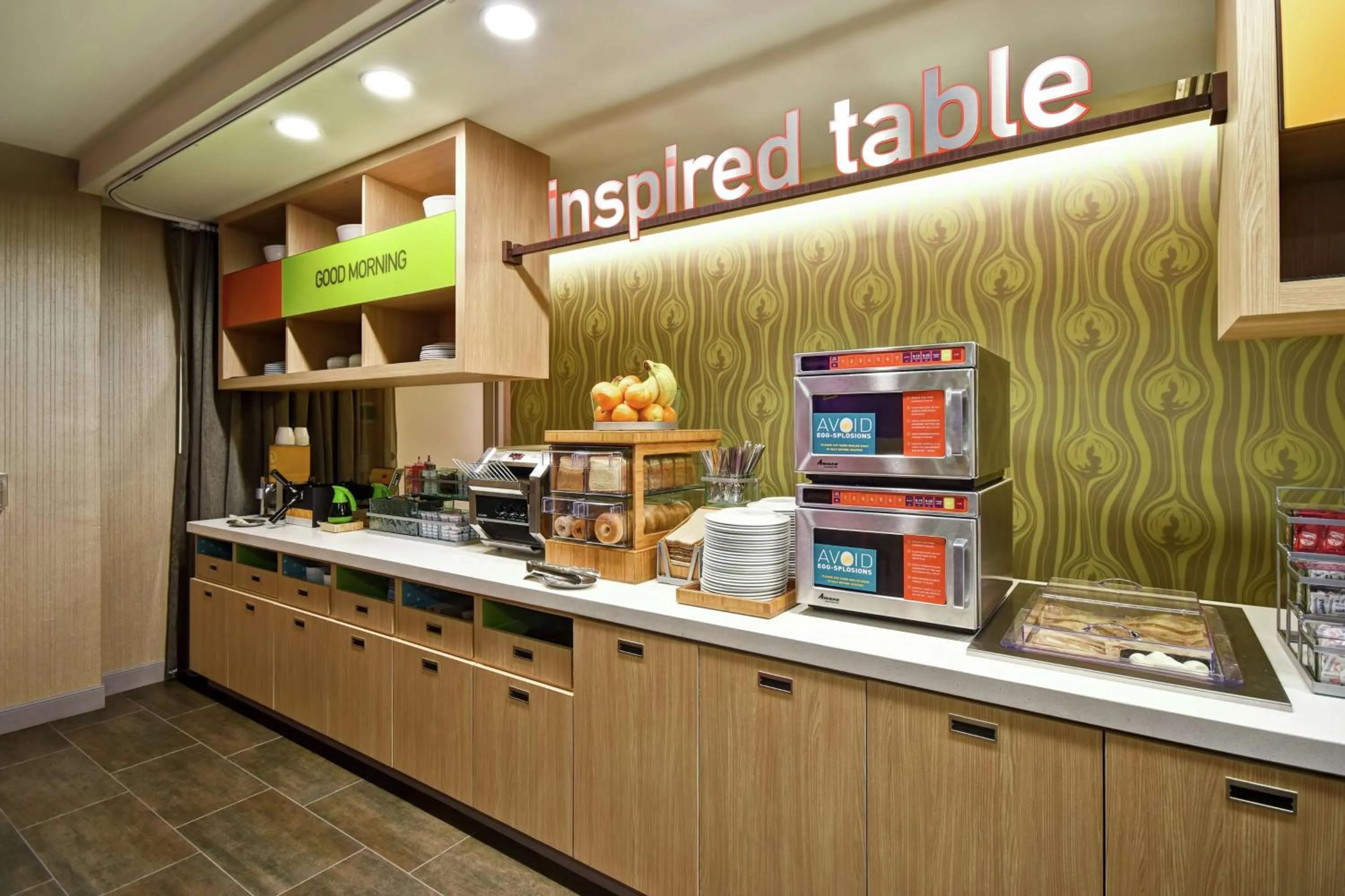 Dining area in Home2 Suites Mechanicsburg