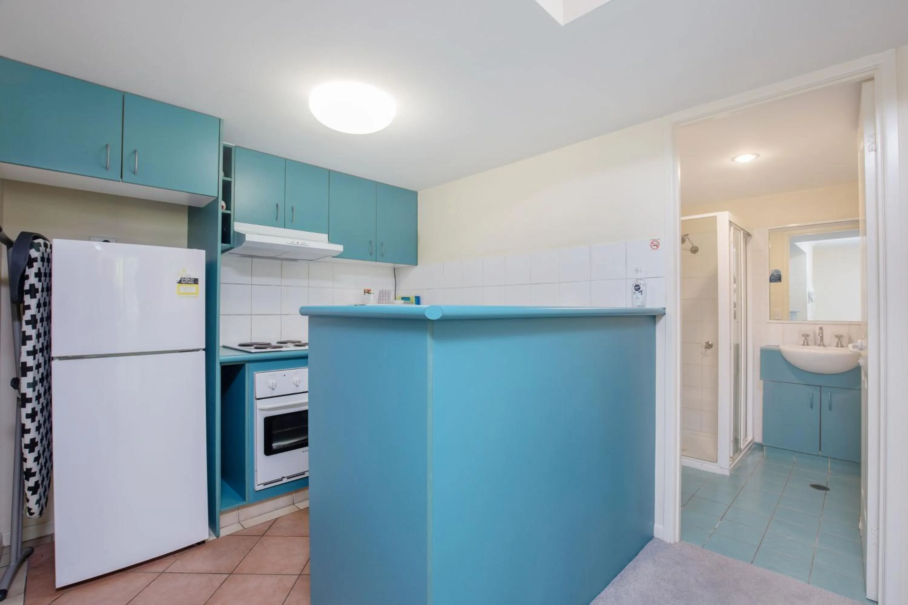 Kitchen or kitchenette in Surfers Beach Resort One