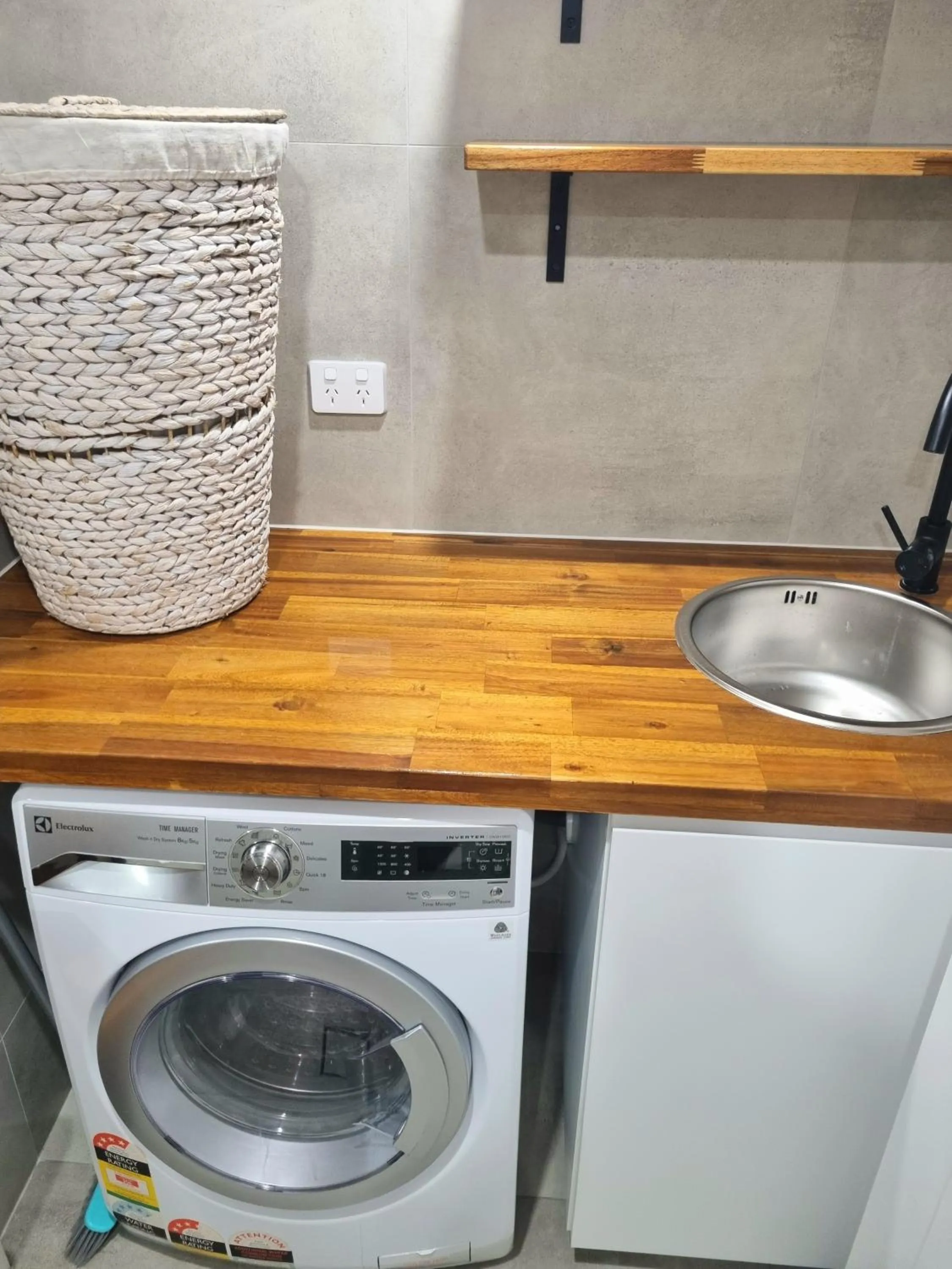 laundry in Surfers Beach Resort One