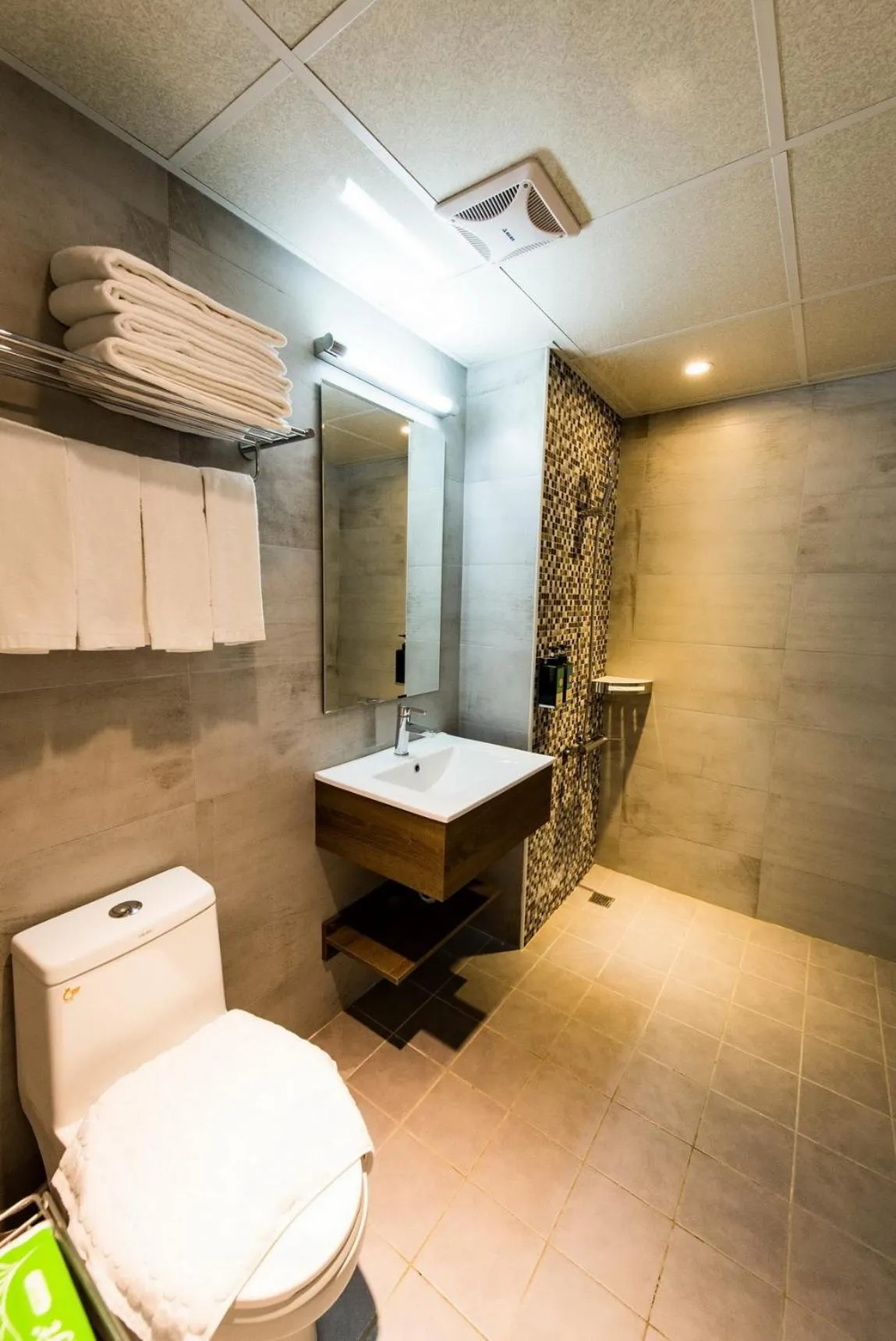 Bathroom in Traveller Inn - Mido Hotel