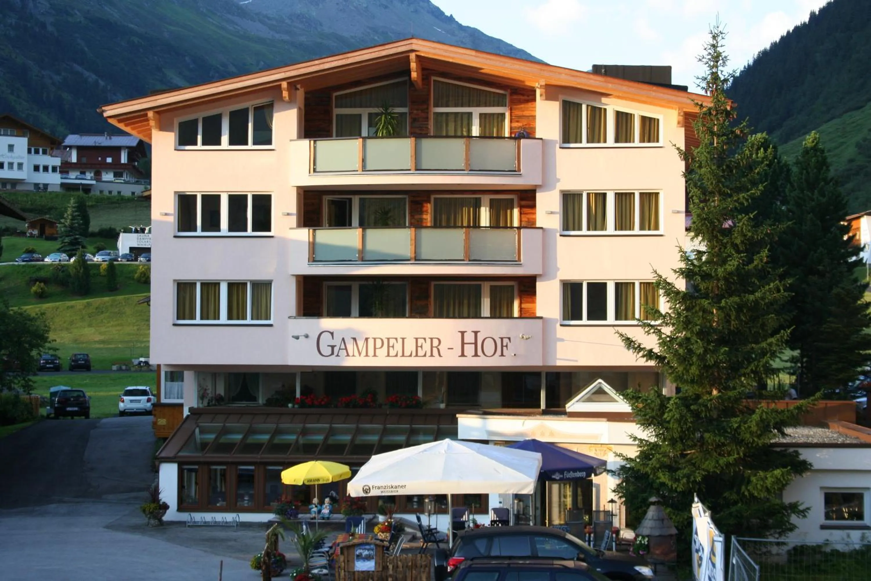 Property building in Gampeler Hof