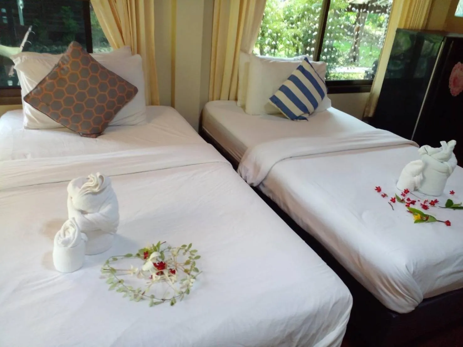 Bed in BaanSuanLeelawadee Resort Amphawa