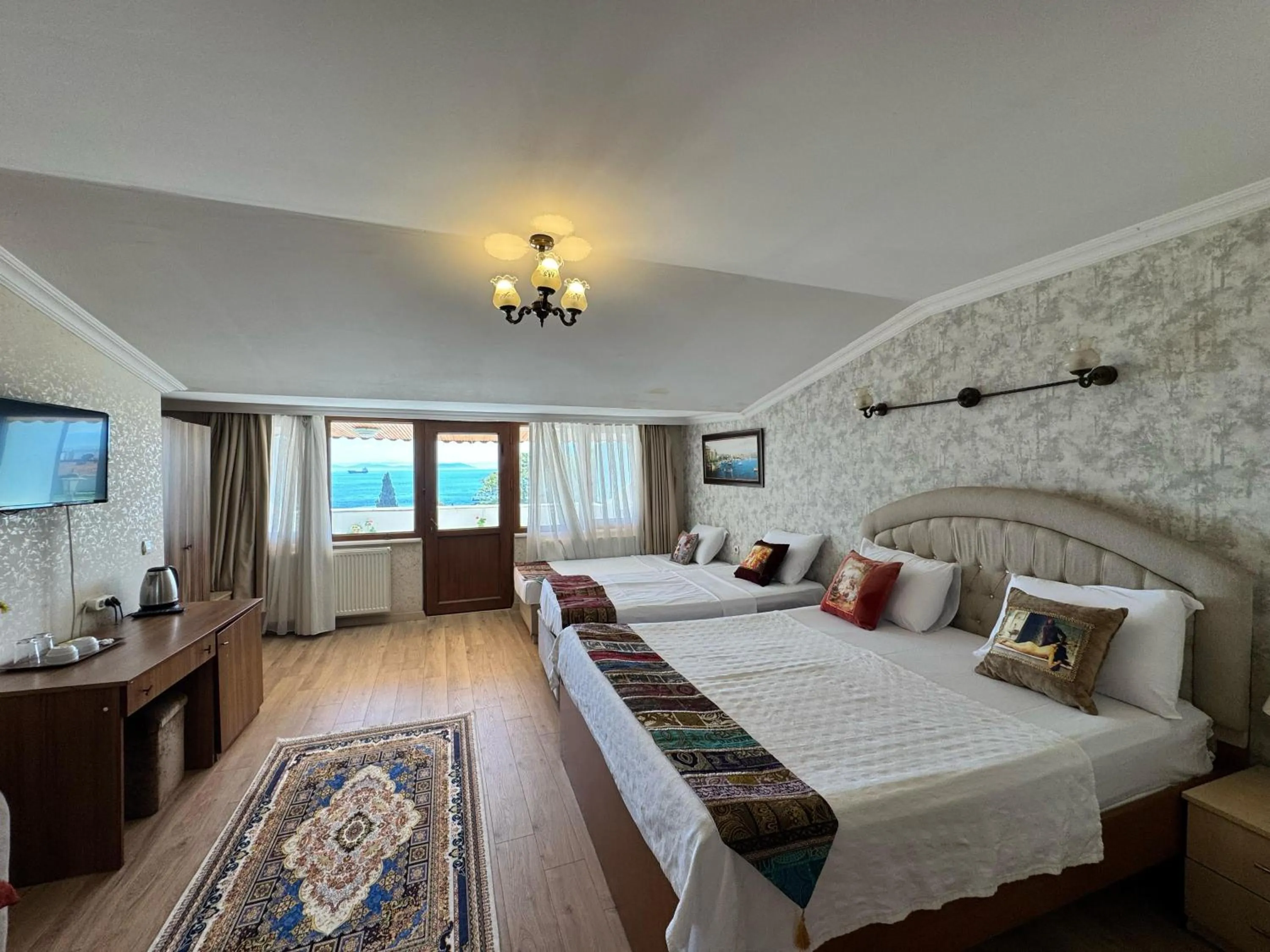 Photo of the whole room, Bed in Hotel Ipekyolu