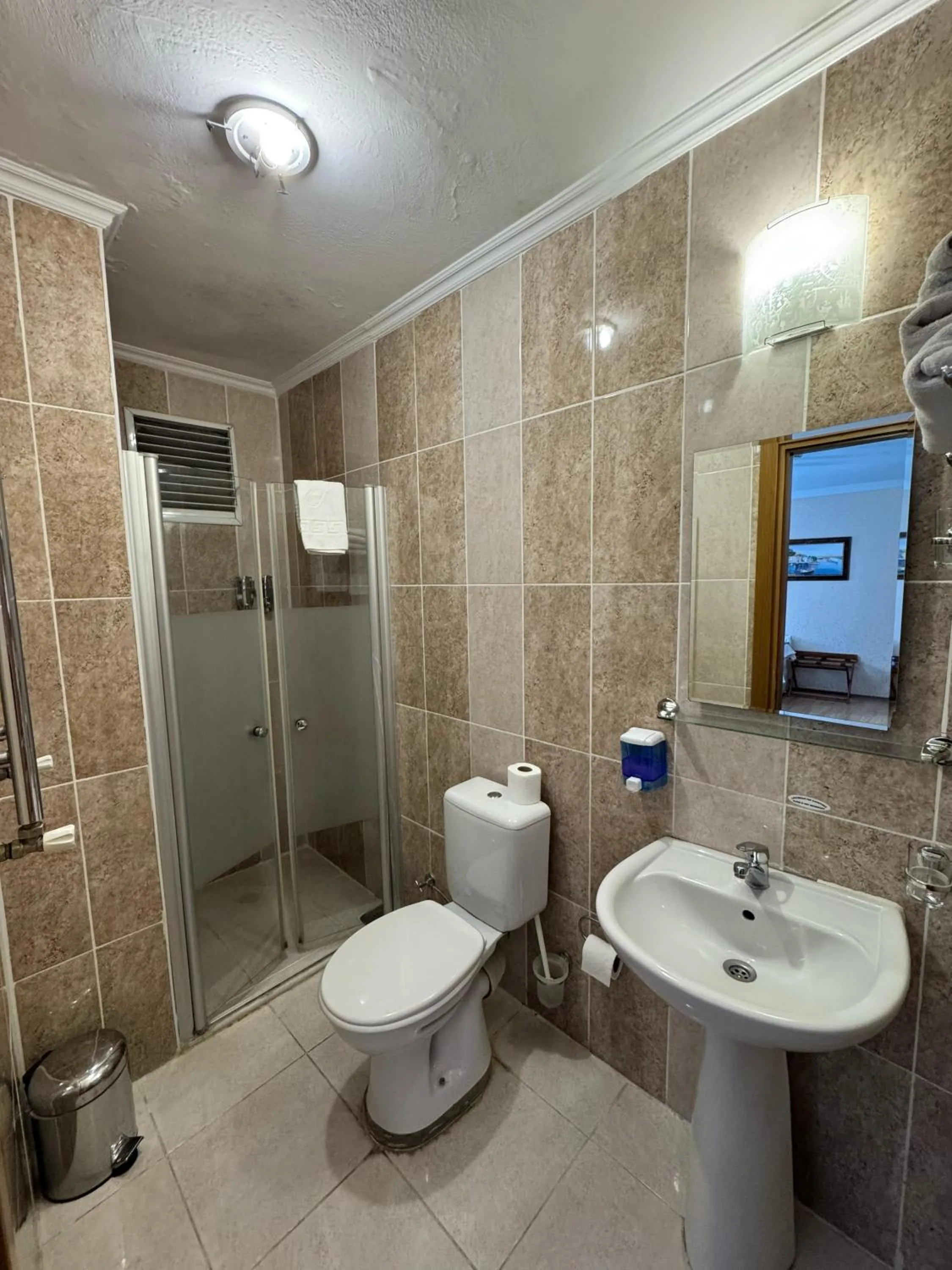 Shower in Hotel Ipekyolu