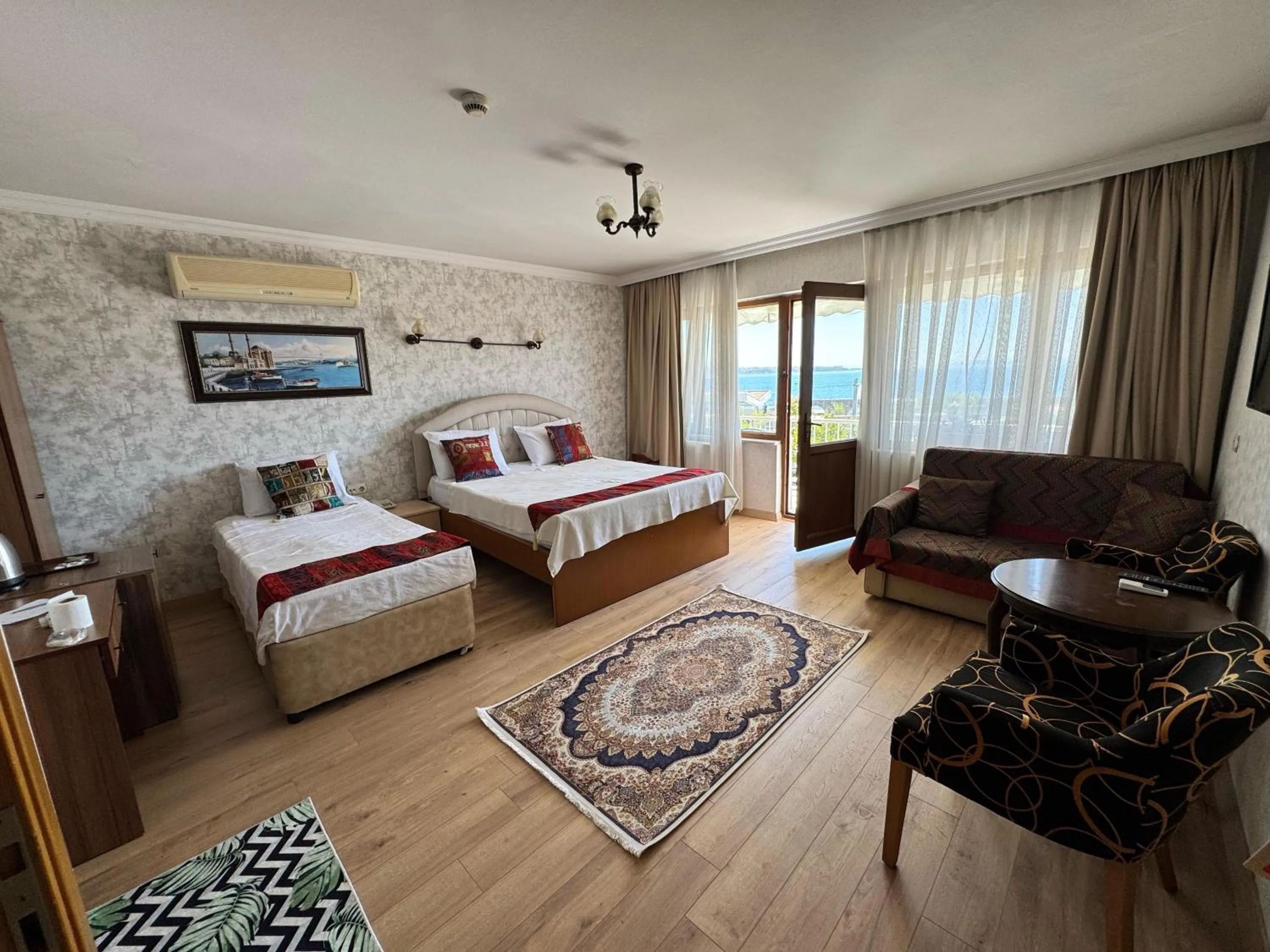 Photo of the whole room, Bed in Hotel Ipekyolu