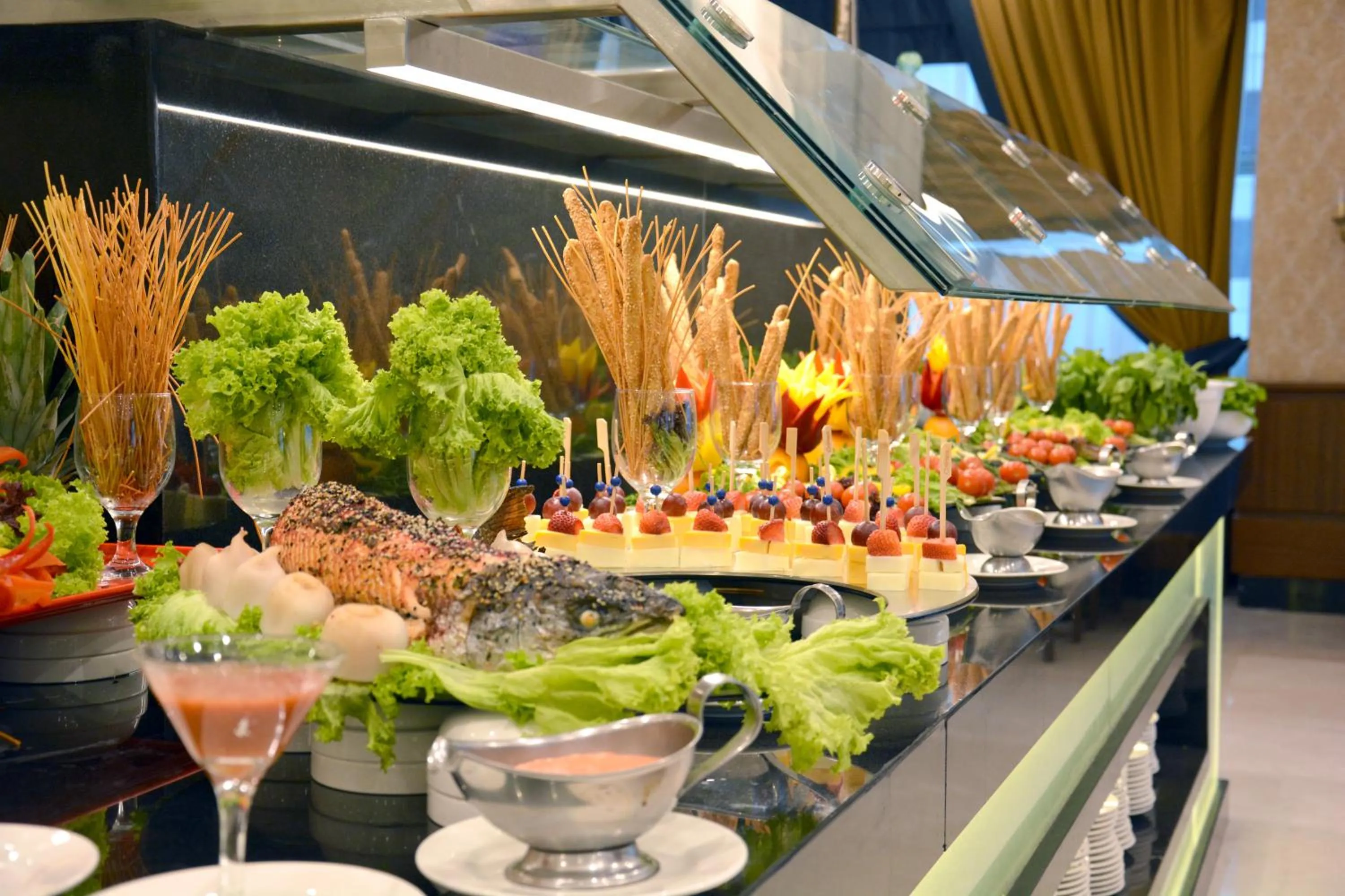 Restaurant/places to eat in MADEN Hotel