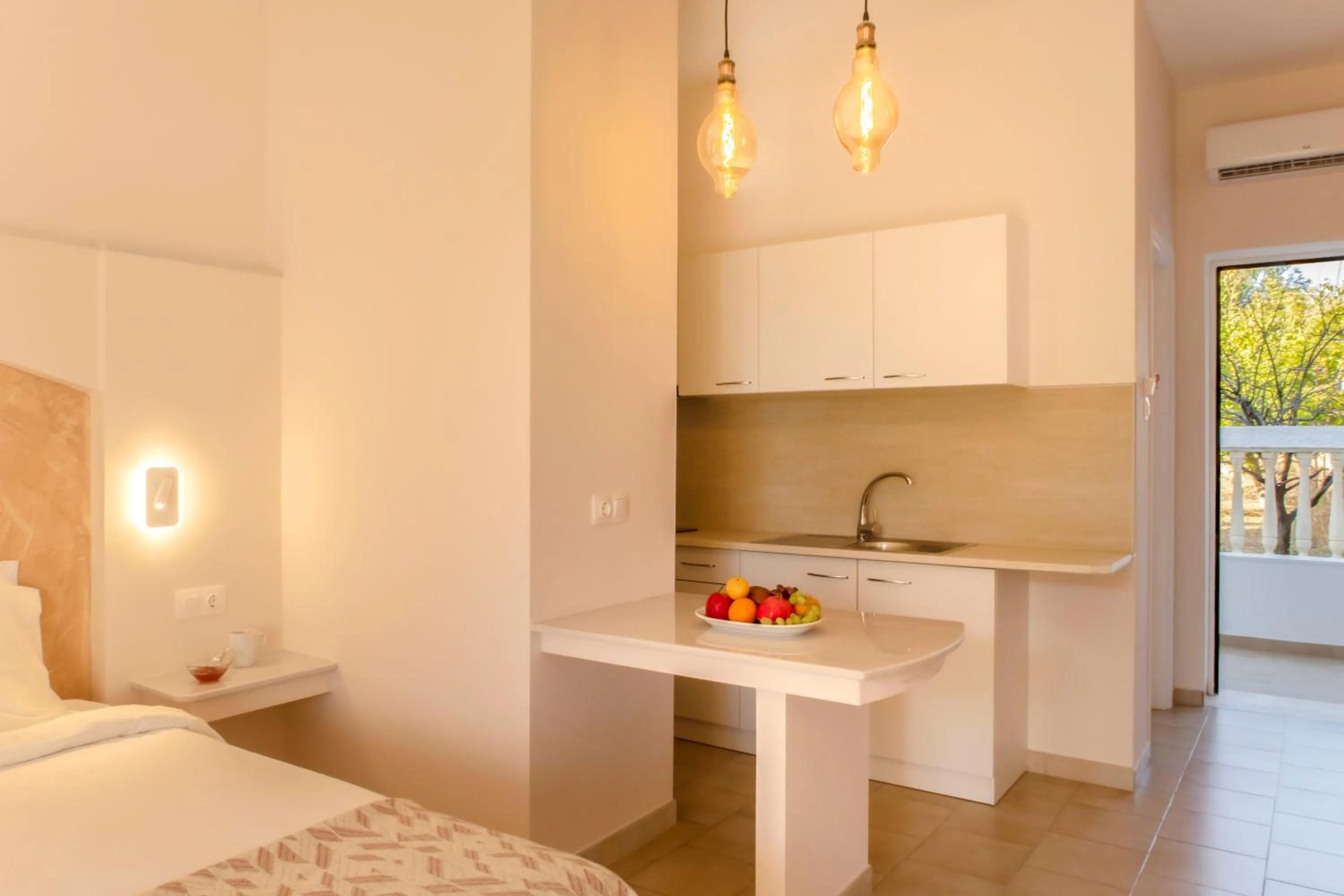 Coffee/tea facilities, Bed in Hotel Marilen