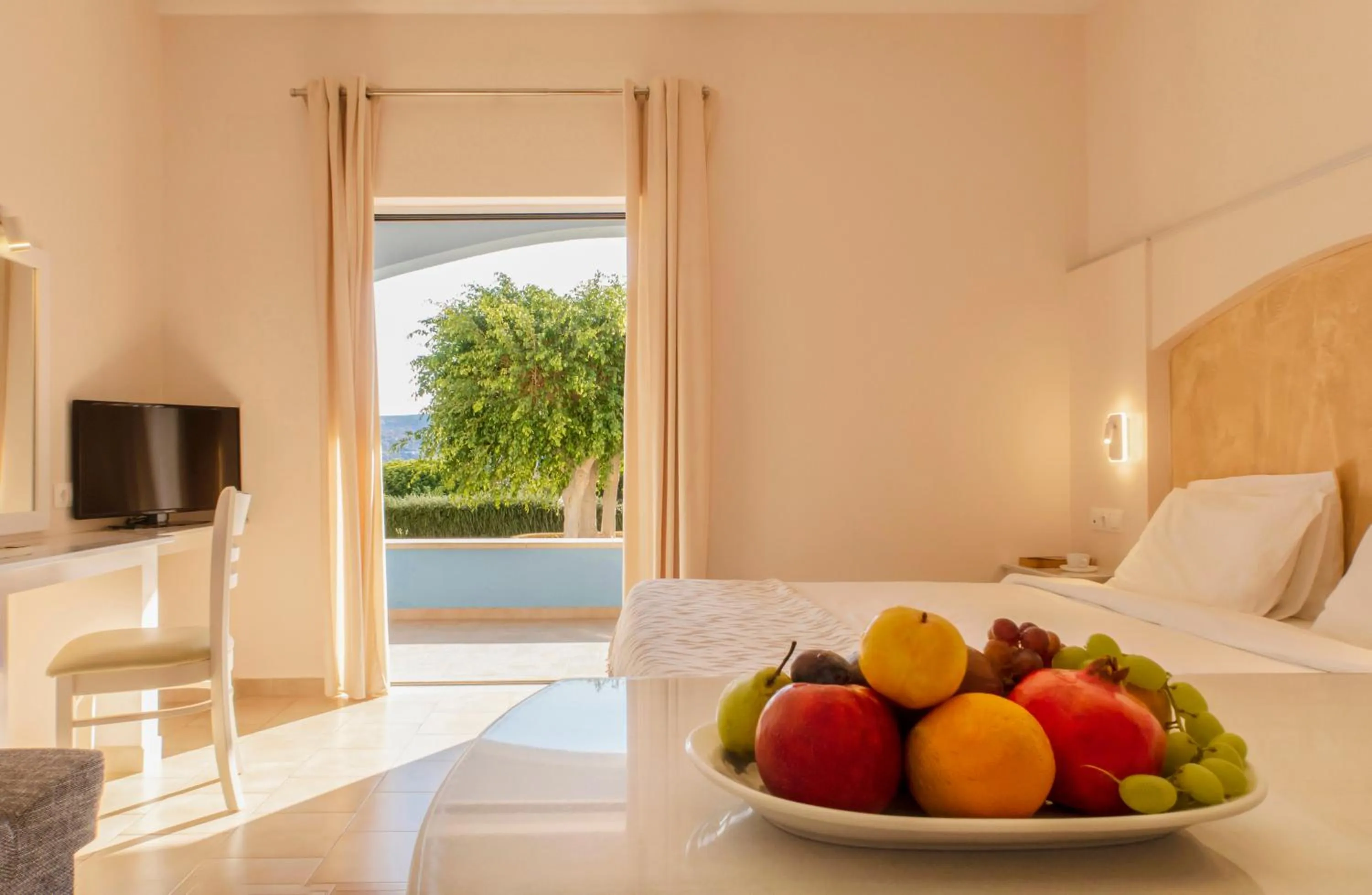 Coffee/tea facilities, Bed in Hotel Marilen