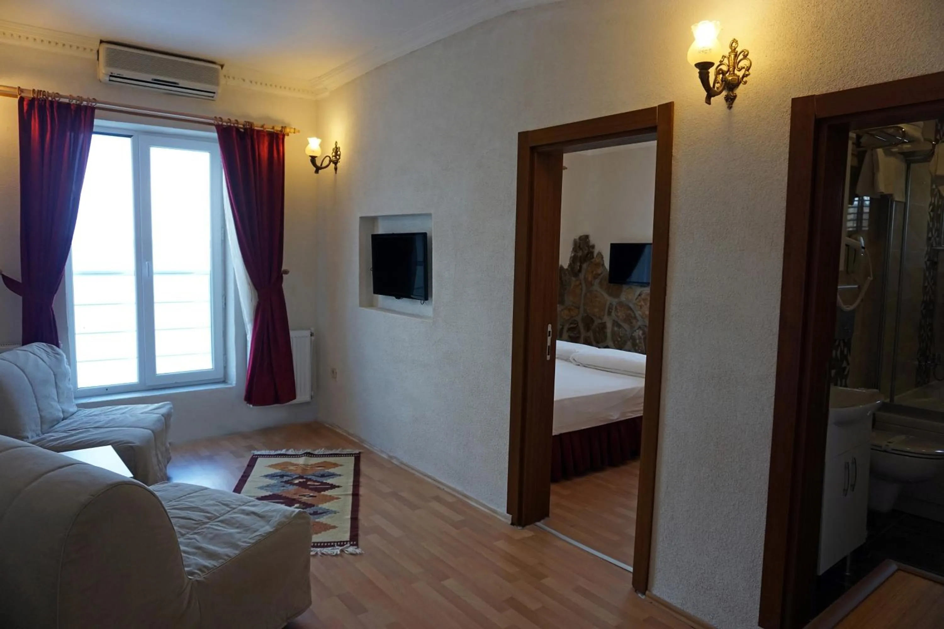 Bathroom, Bed in Aqua Boss Hotel