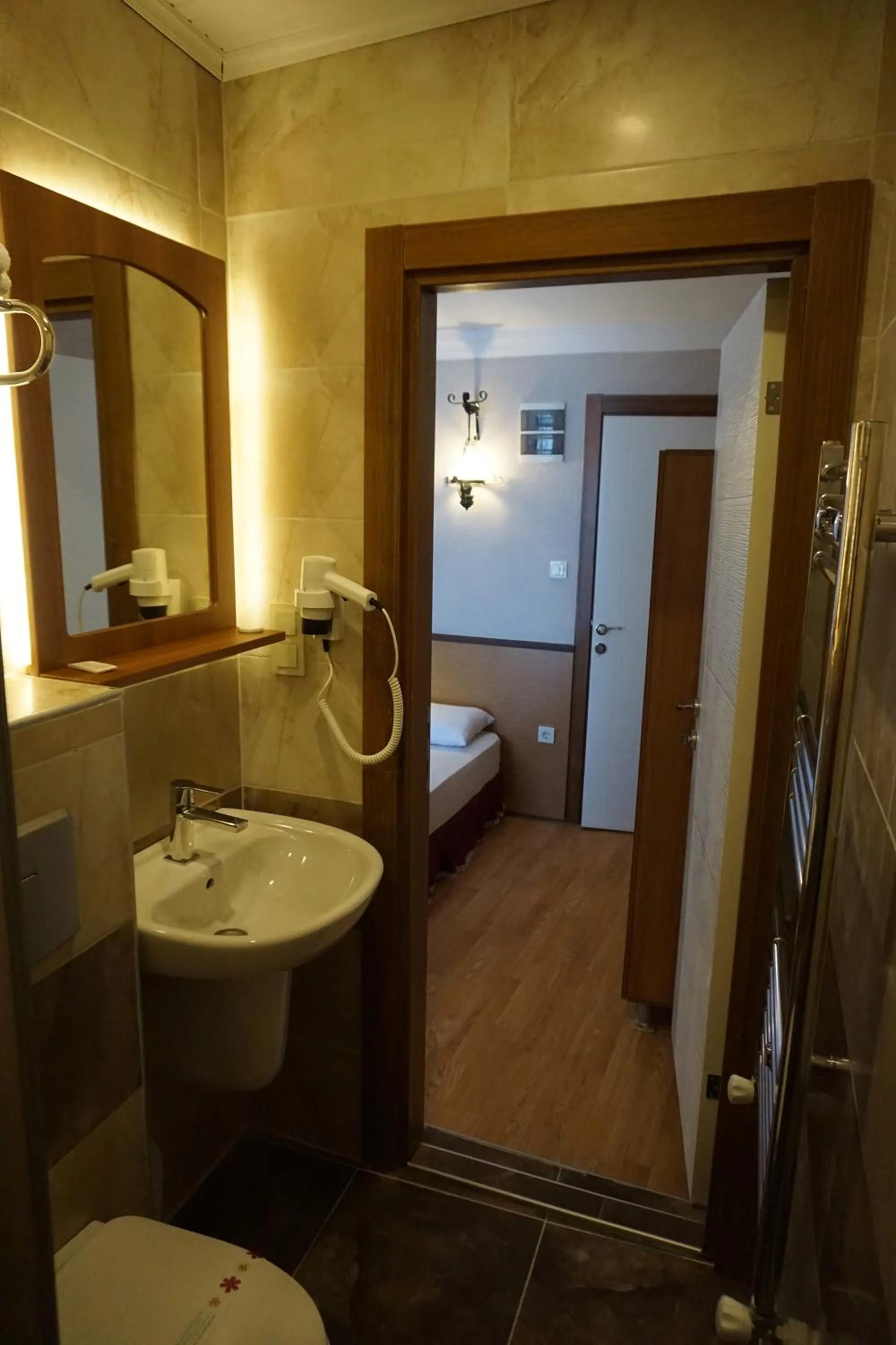 Bathroom, Bed in Aqua Boss Hotel