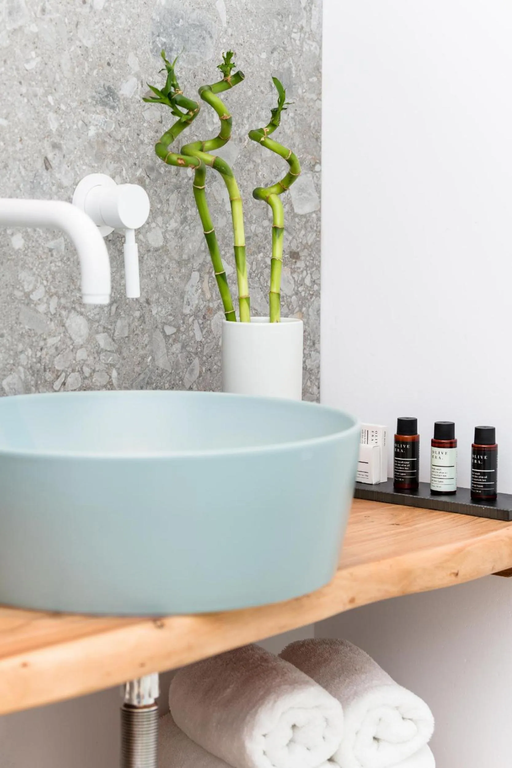 Shower in Hotel Villa Natassa