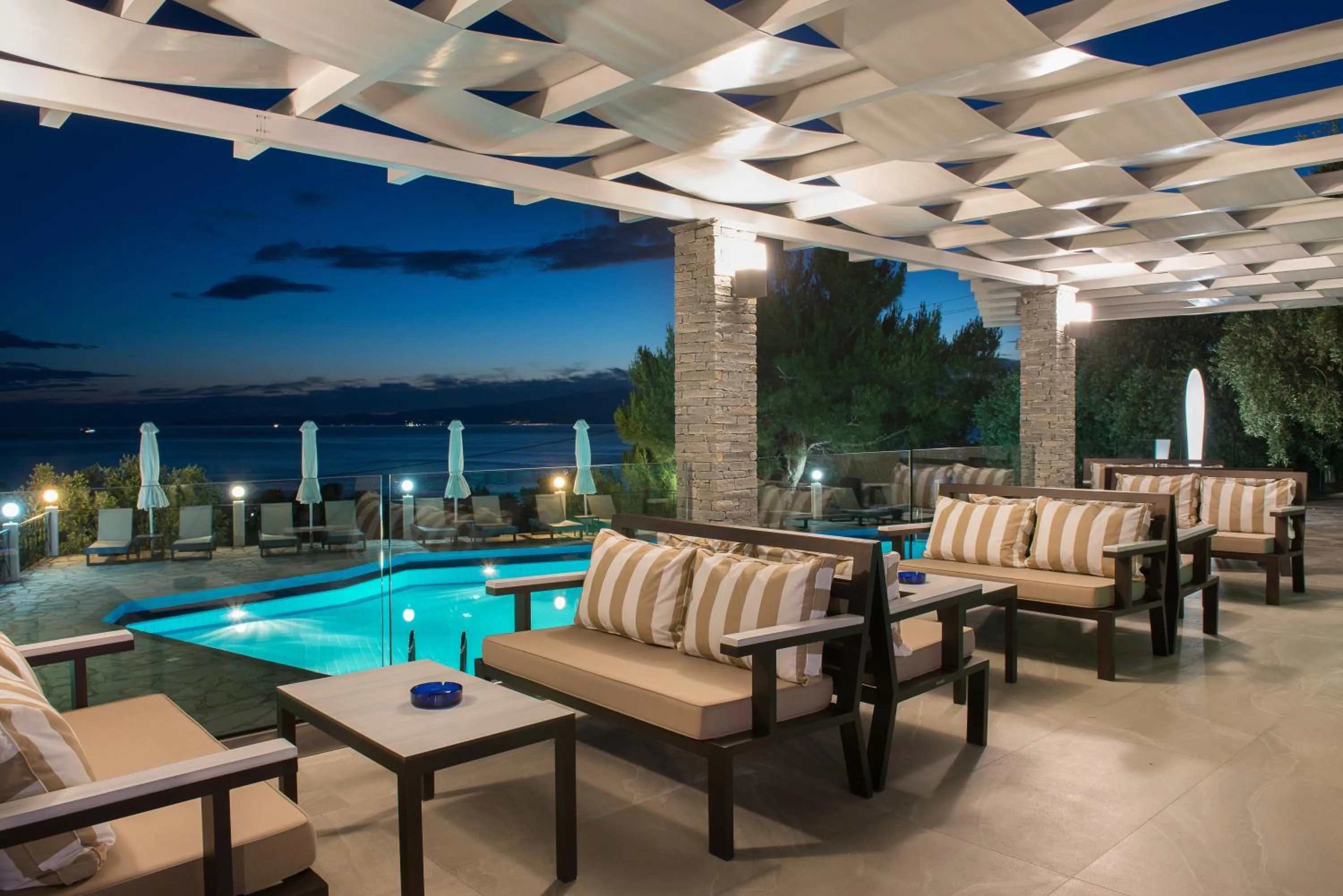 Communal lounge/ TV room in Hotel Villa Natassa