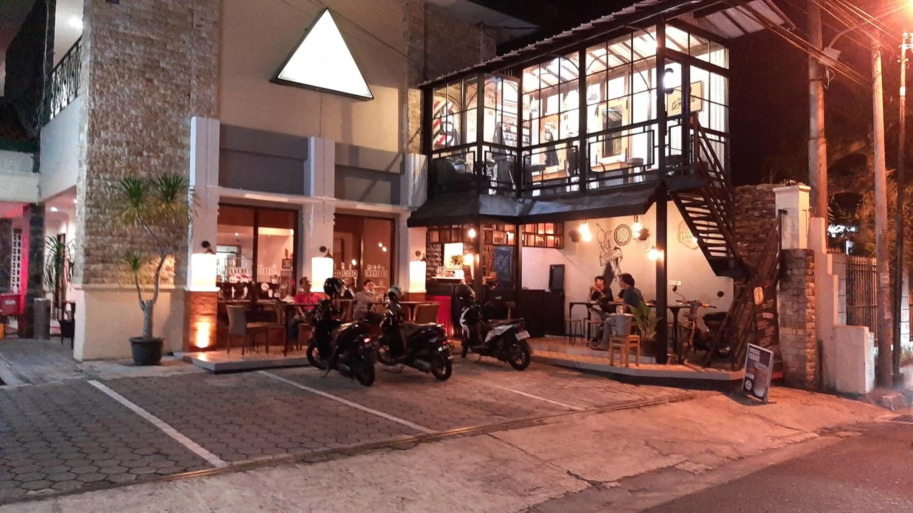 Restaurant/places to eat in Griya Sentana Hotel