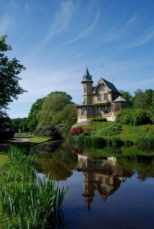 Property building in Café Mandeltårtan B&B VillaFloraViola