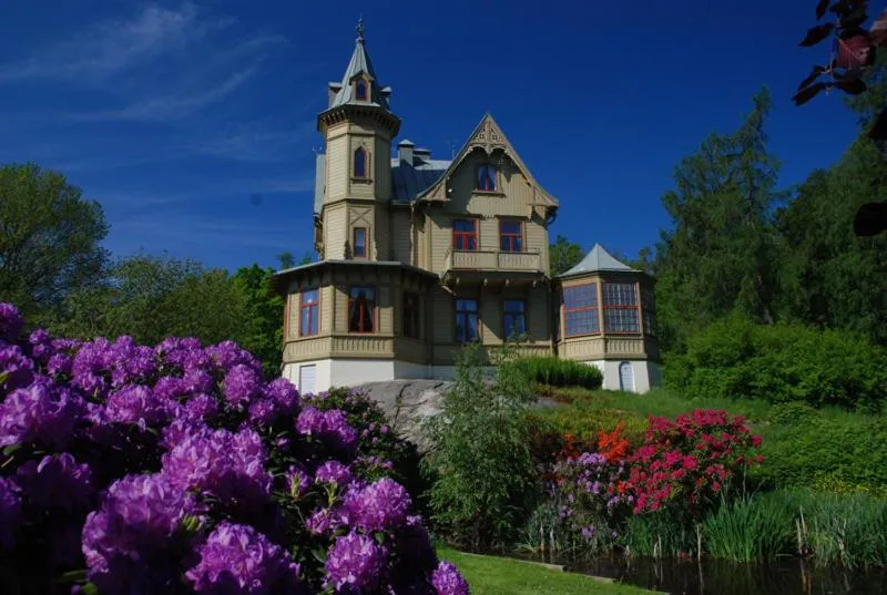 Property building in Café Mandeltårtan B&B VillaFloraViola