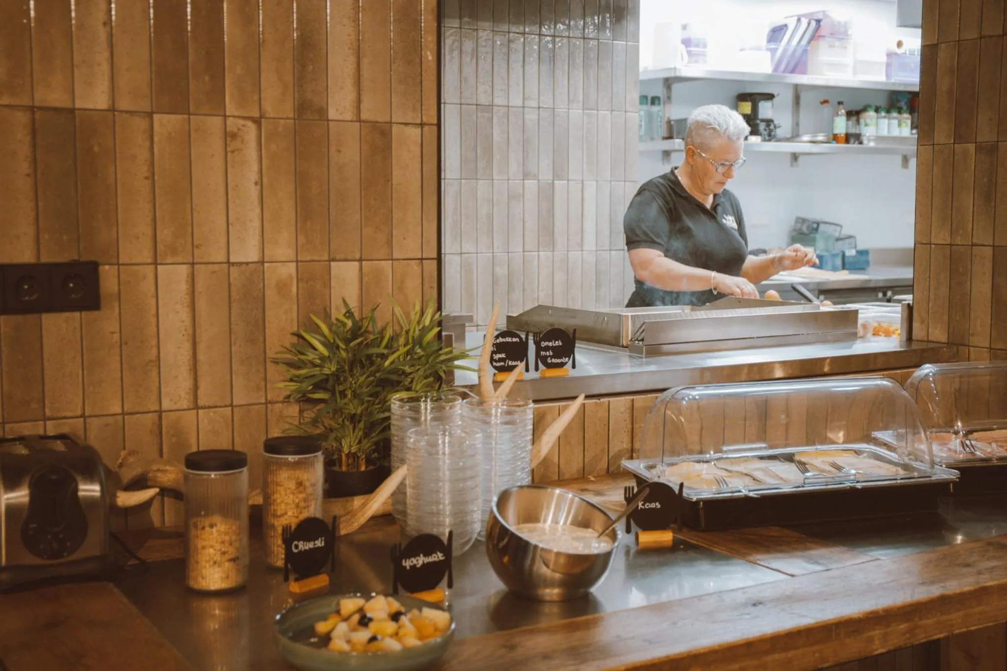 Buffet breakfast in Hotel de Boshoek