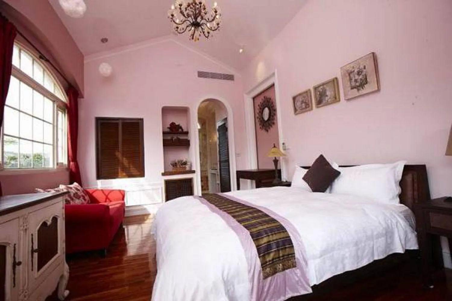 Decorative detail, Bed in My Chateau Resort