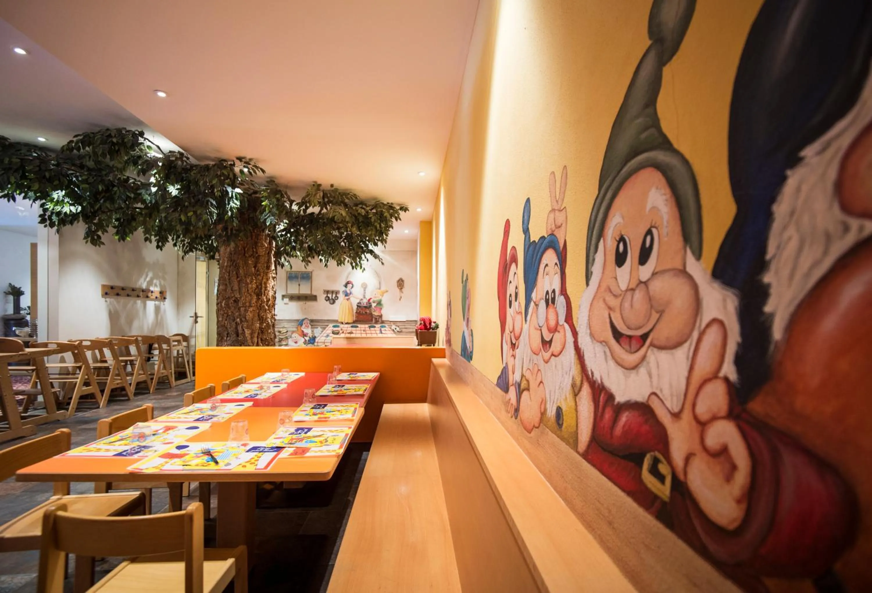 Restaurant/places to eat in Biancaneve Family Hotel