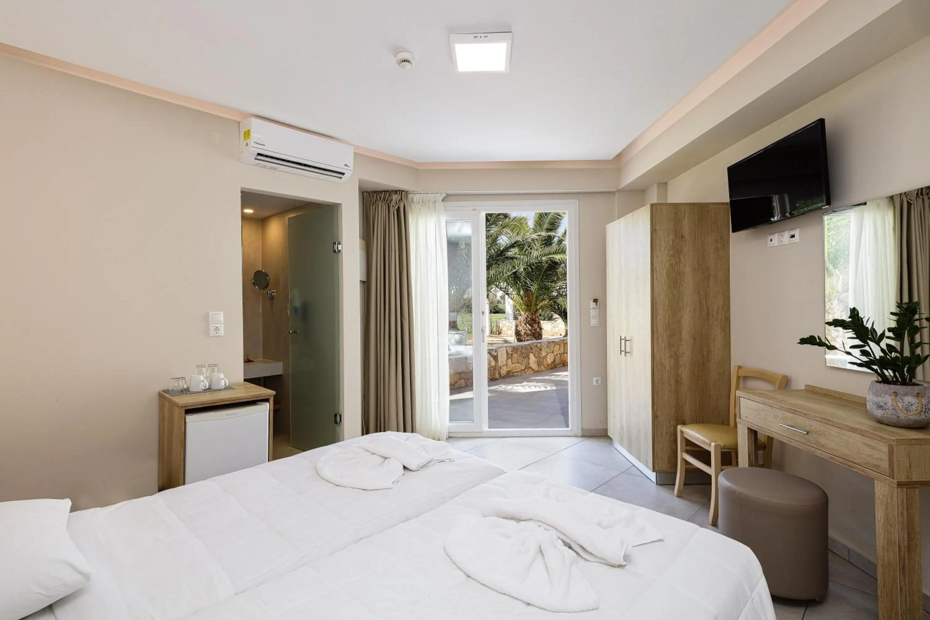 TV and multimedia, Bed in Theo Star Beach Hotel