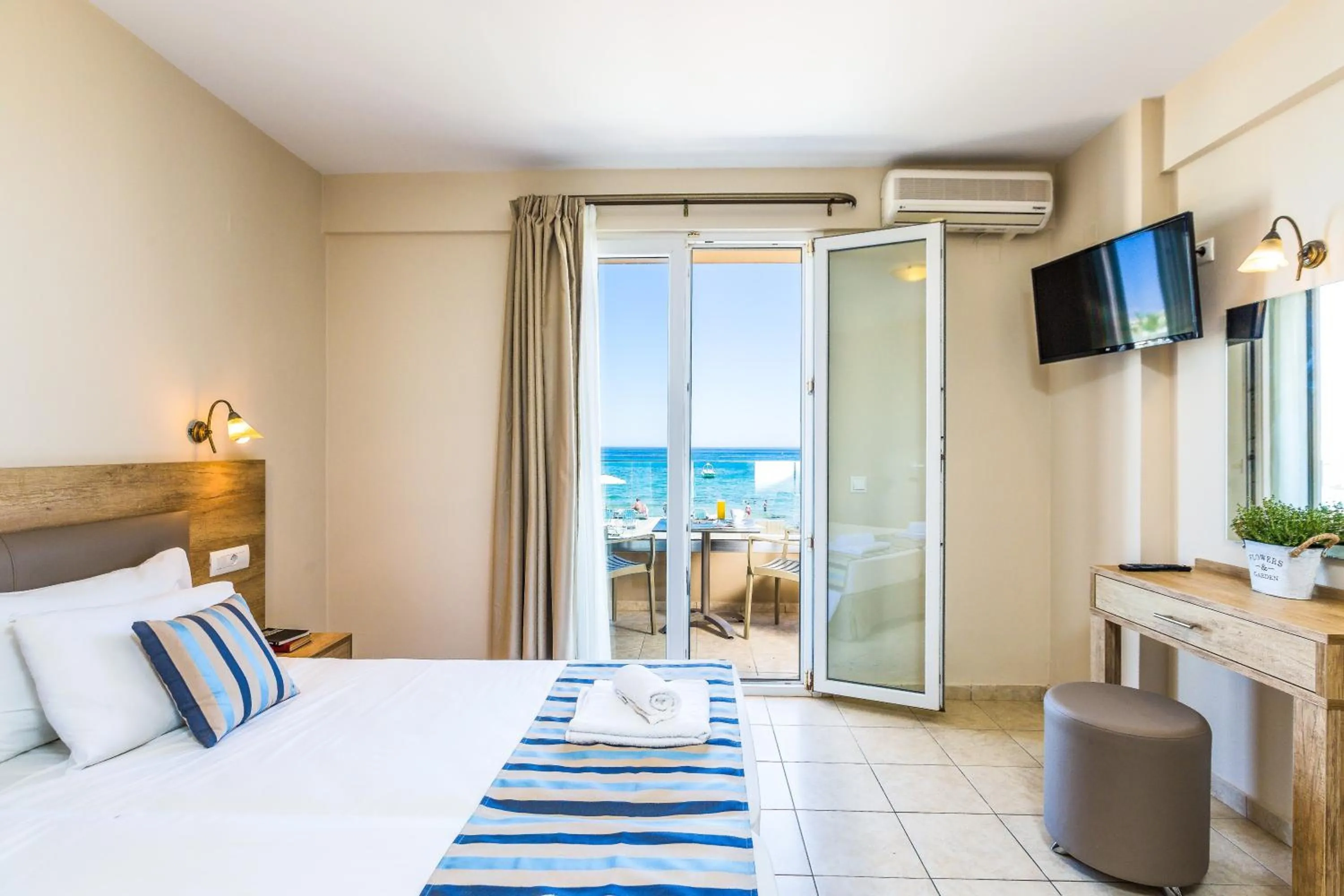 Bed in Theo Star Beach Hotel